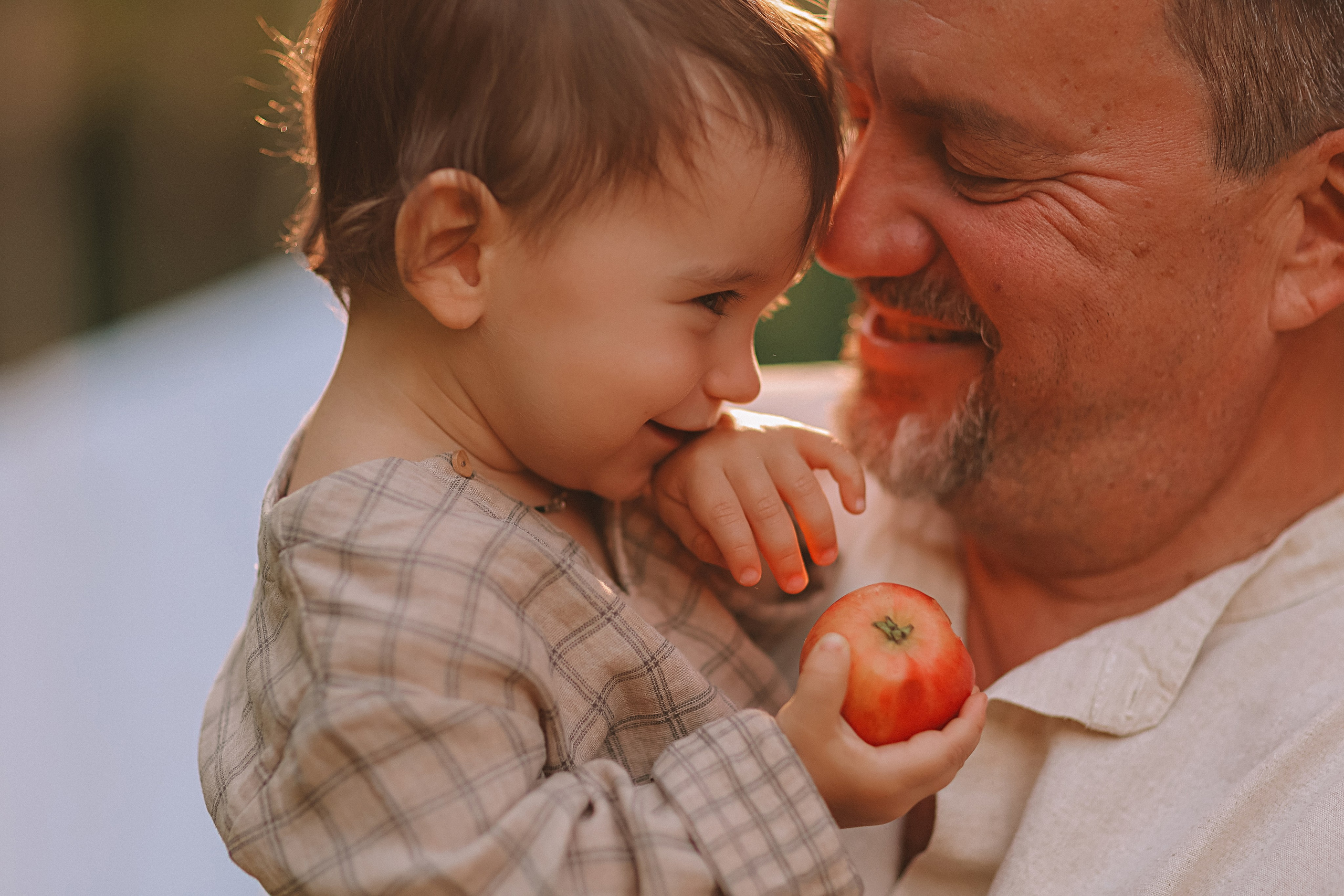 Стирка у дома. Семейный фотограф Тюмень, фотограф на роды Салмина Мария