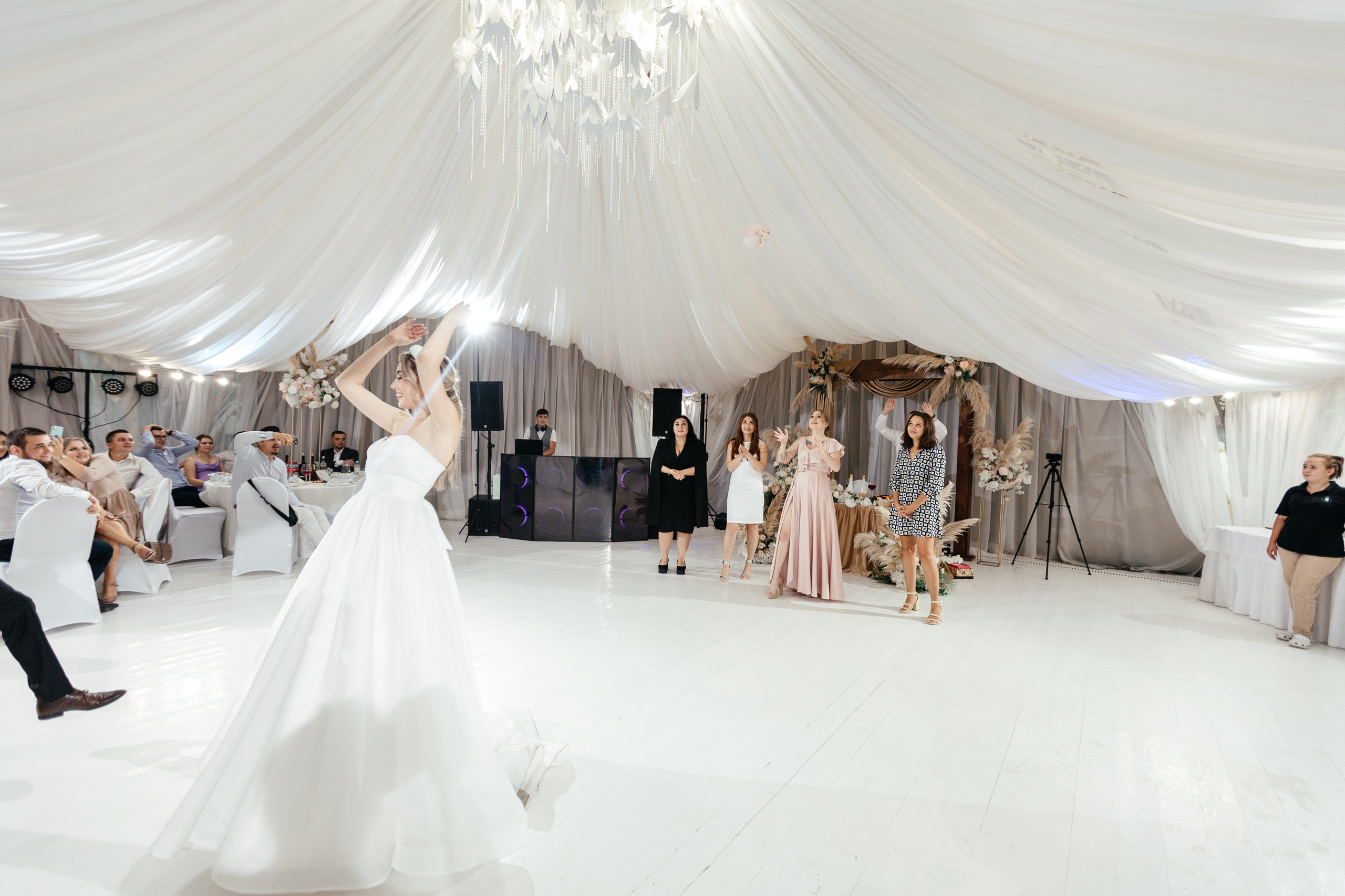 Свадебный фотограф Уфа — Руслан ГабдлисламовЖивые эмоции, красивые кадры, воспоминания на всю жизнь.Работаю по всей Республике Башкортоста. Свадебный фотограф Уфа Руслан Габдлисламов