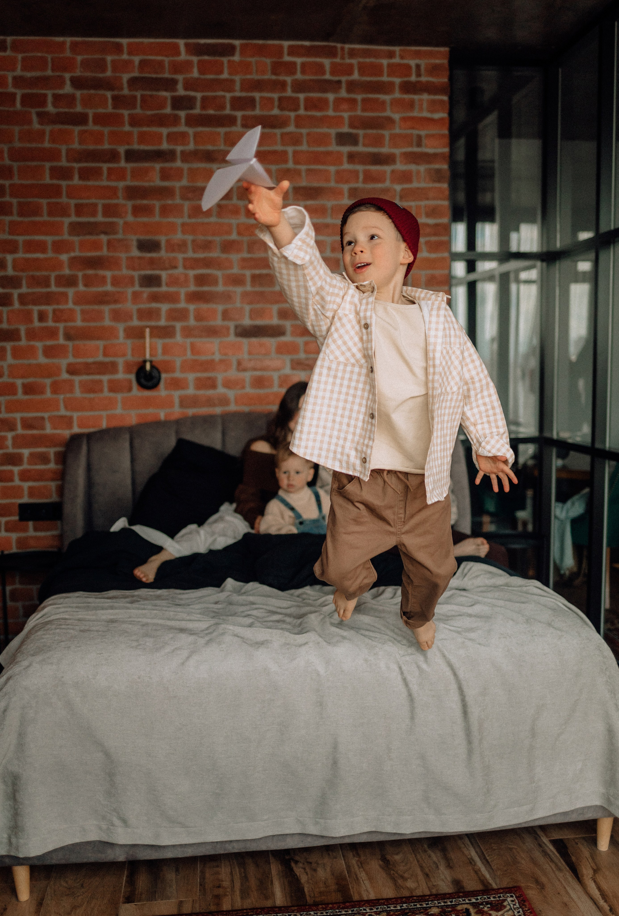 Звонко смеялись