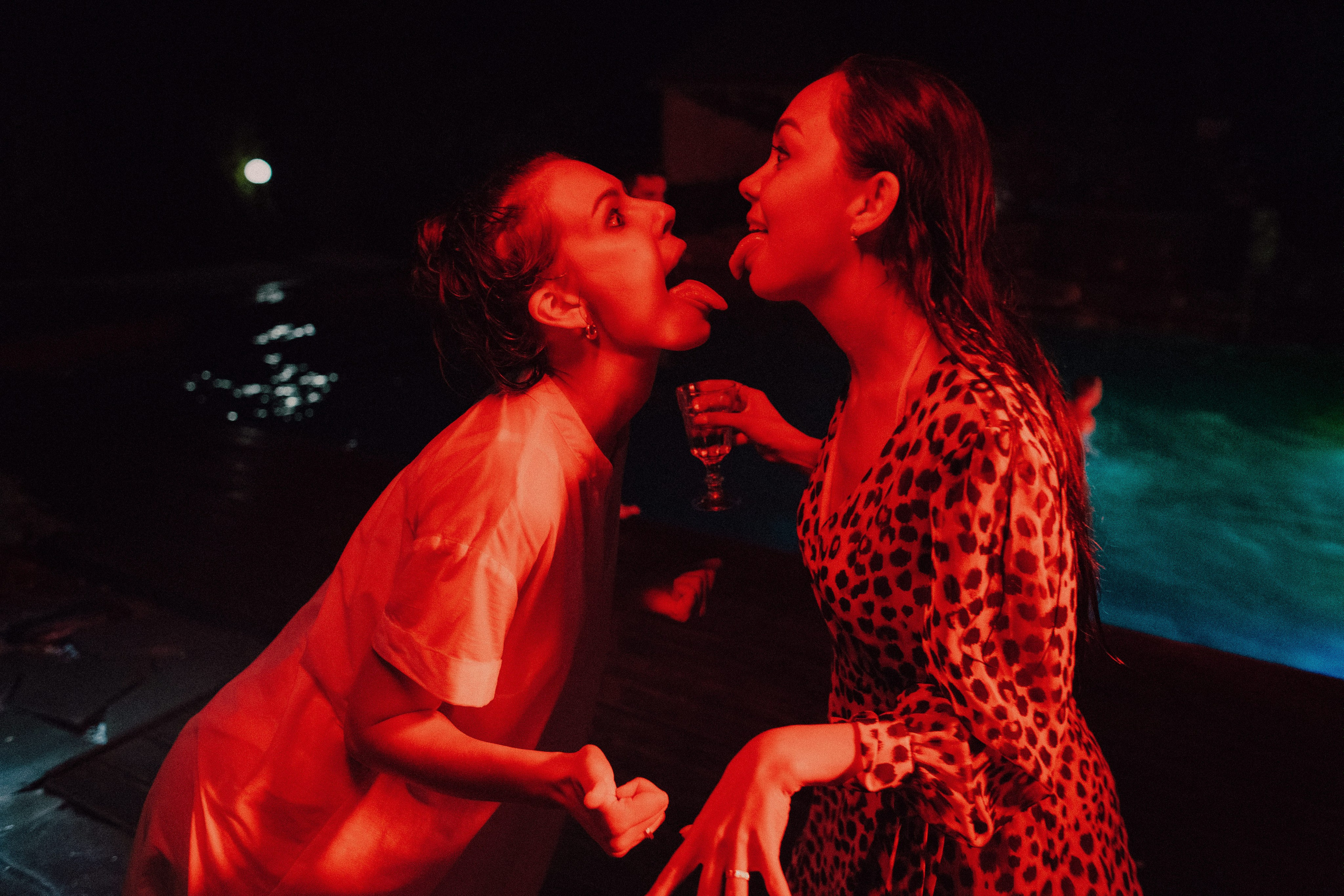 Свадебный фотограф Таганрог — фотосессия в центре города и банкет в коттедже «Виктория». Свадебный и семейный фотограф в Таганроге Бакарюк Антон