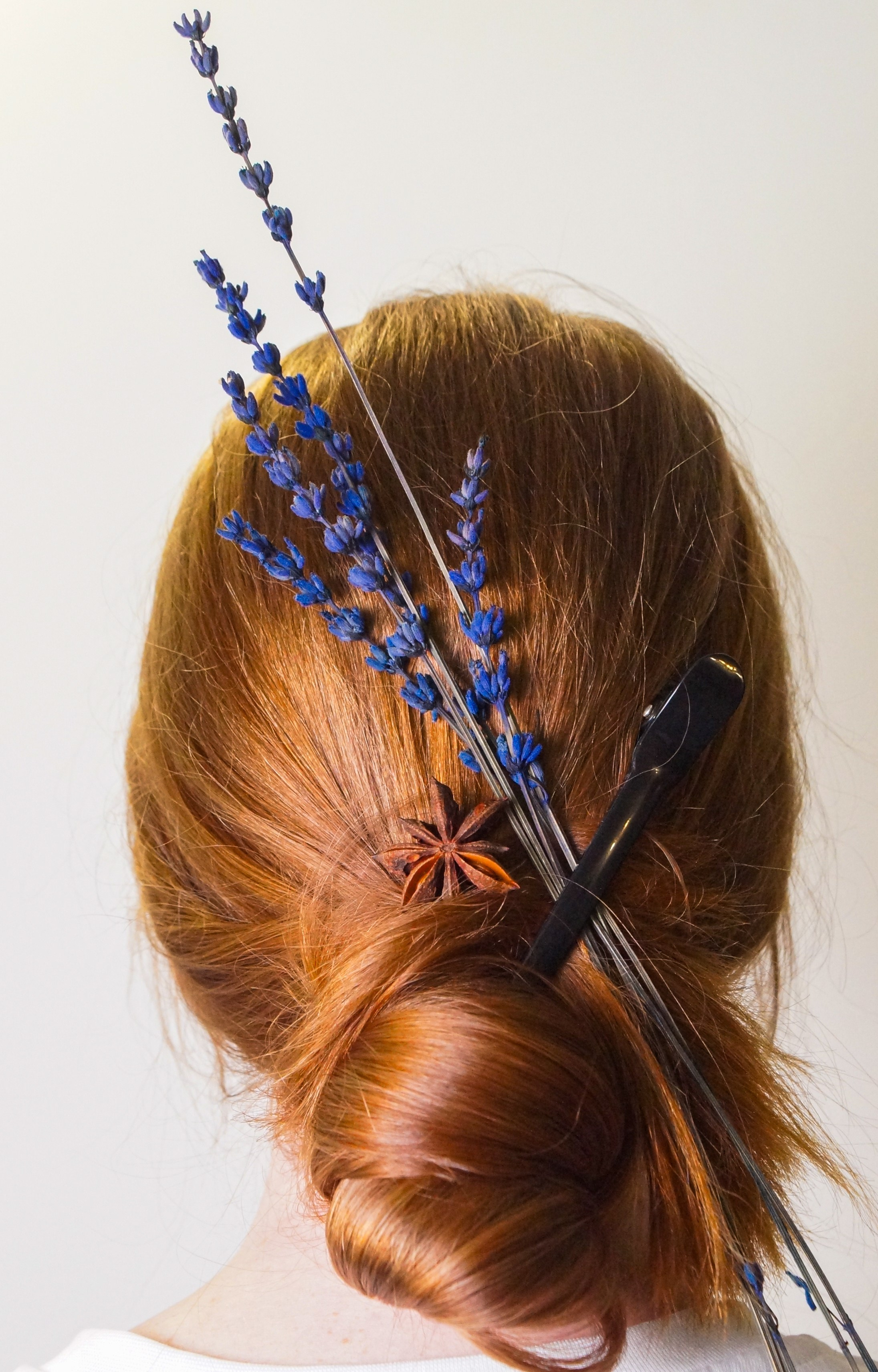 окрашивание хной, травами, рыжеволосая девушка