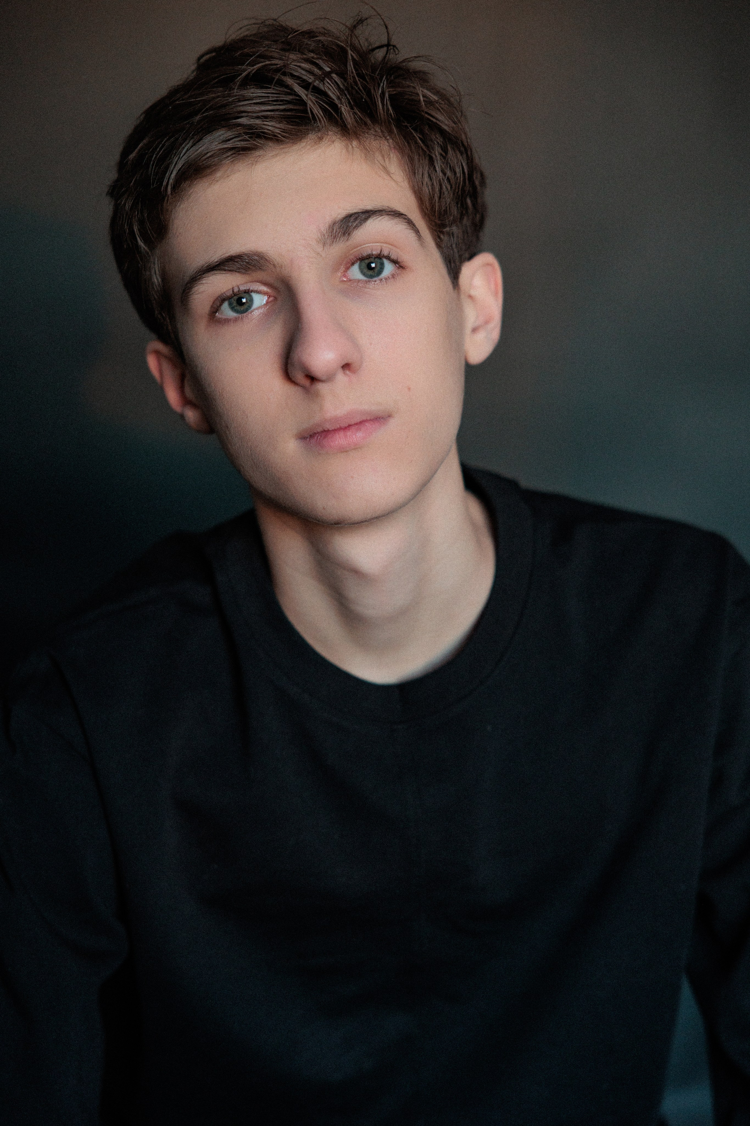 АРТЁМ. Я фотограф из Москвы к Вашим услугам