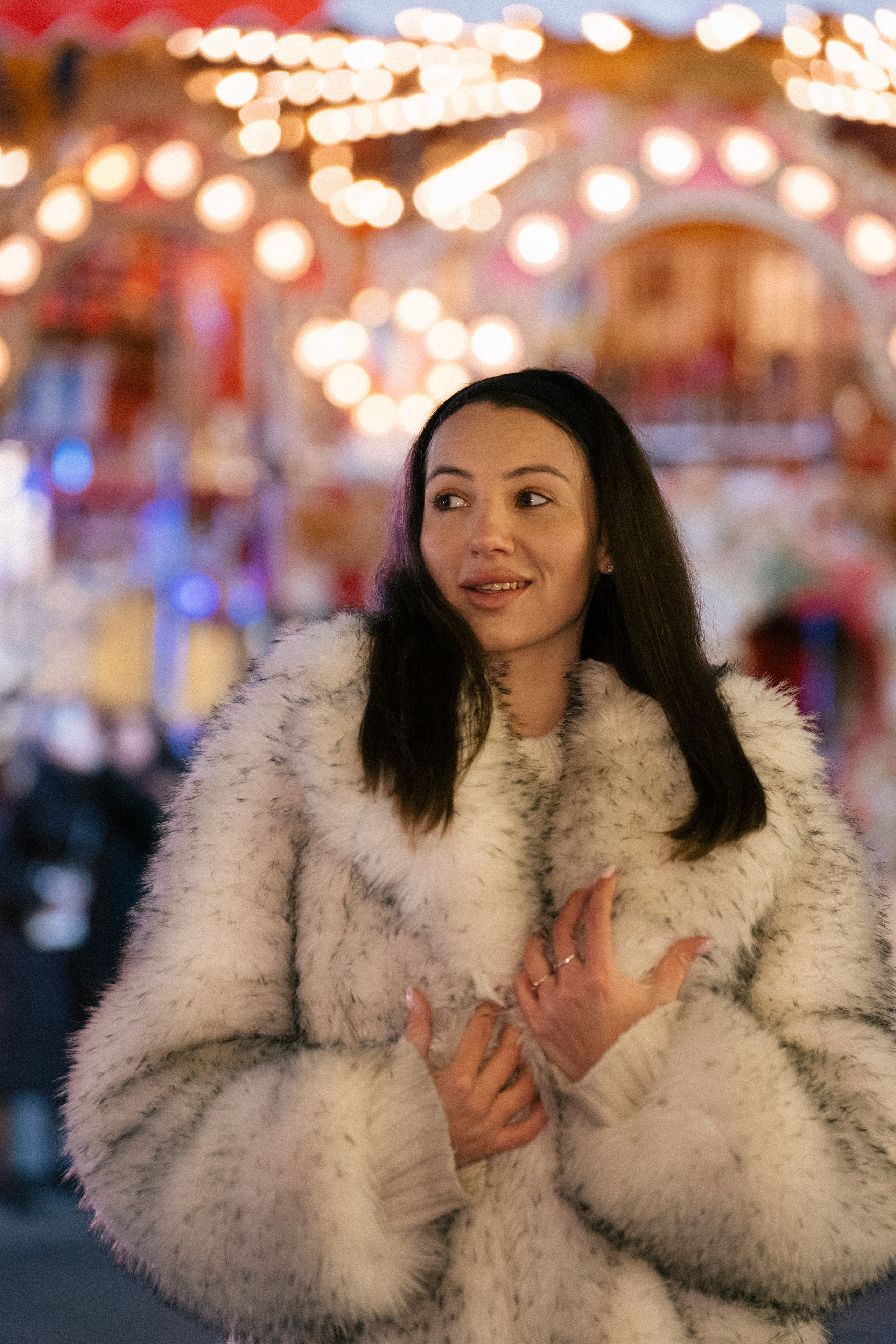 ПРОГУЛКА НА МАНЕЖНОЙ ПЛОЩАДИ ДЛЯ ДЕВУШКИ ПЕРЕД НОВЫМ ГОДОМ (НОВОГОДНЯЯ ФОТОСЕССИИЯ НА МАНЕЖНОЙ ПЛОЩАДИ). Профессиональный фотограф, Санкт-Петербург — Виктория Богомолова