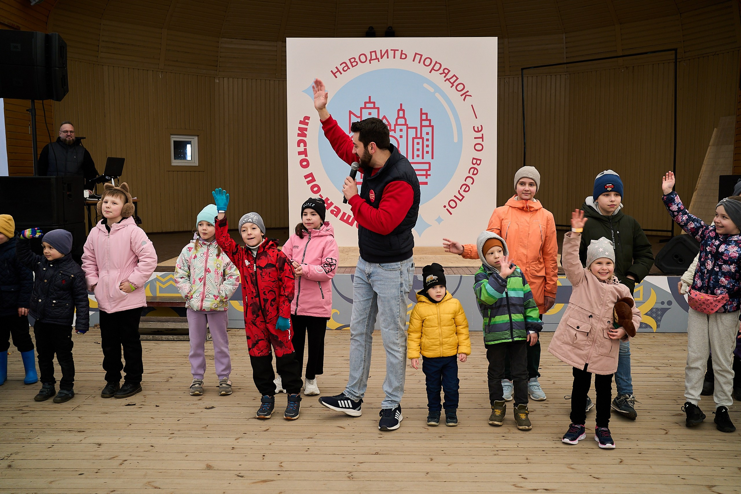 Субботник у Управления делами Мэра и Правительства Москвы. Фотограф и Видеограф в Москве. Олег Корушев