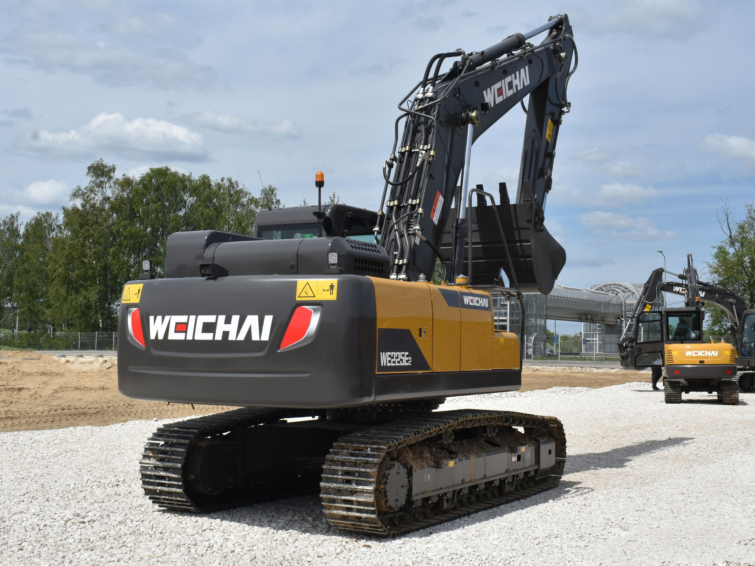 Фото гус. экс. Weheavy WE225E2-N. Продажа и обслуживание грузовой техники и спецтехники в г. Новосибирск компания СТИ