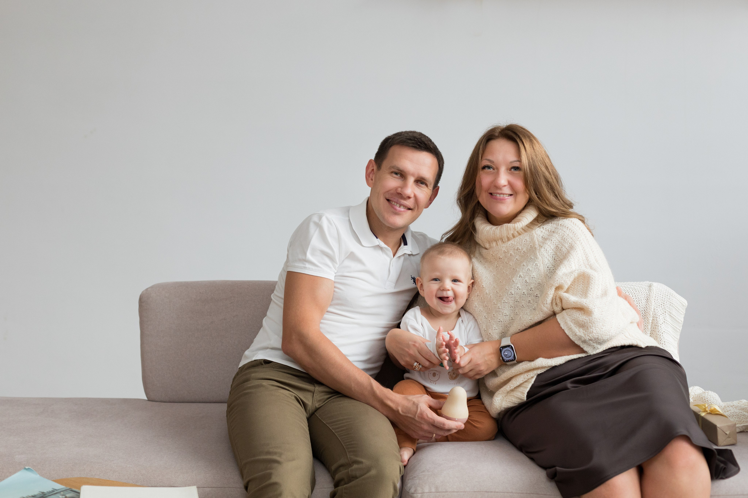 Студийная новогодняя фотосессия семьи. Детский и контент фотограф Надя Волкова Санкт-Петербург