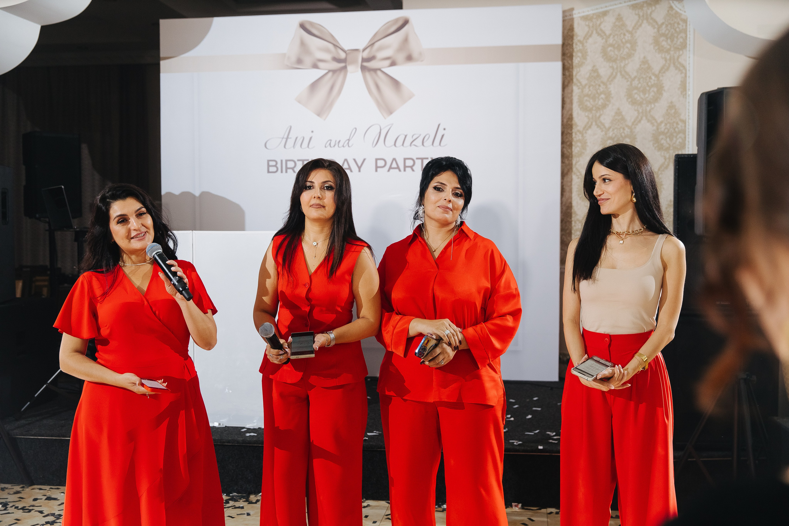 Ани и Назели. 35&5 День рождения, «Янтарь». Фотограф в Красноярске Надежда Воскресенская