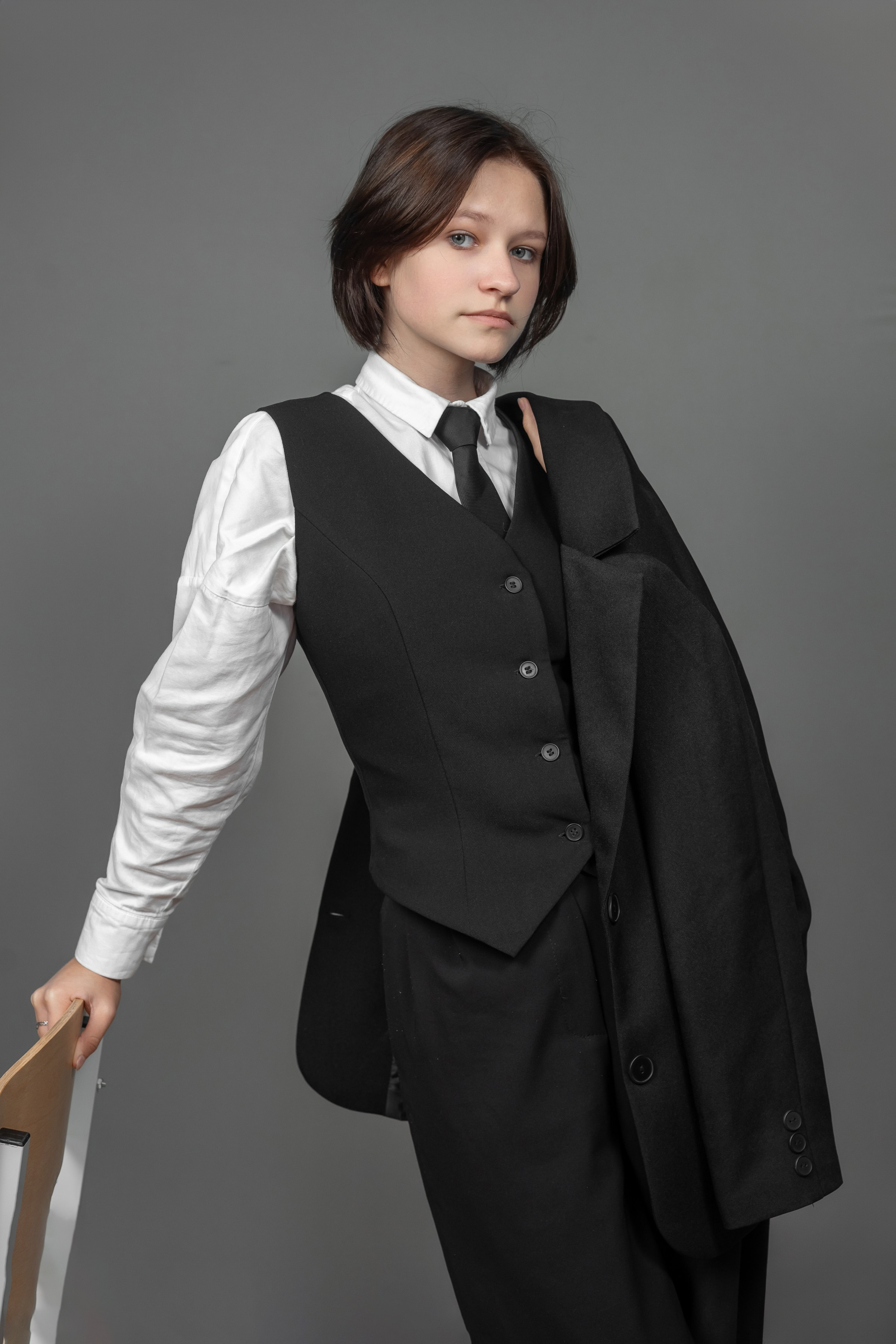 Портреты на сером  фоне. Ольга Плаксина фотограф в Саратове