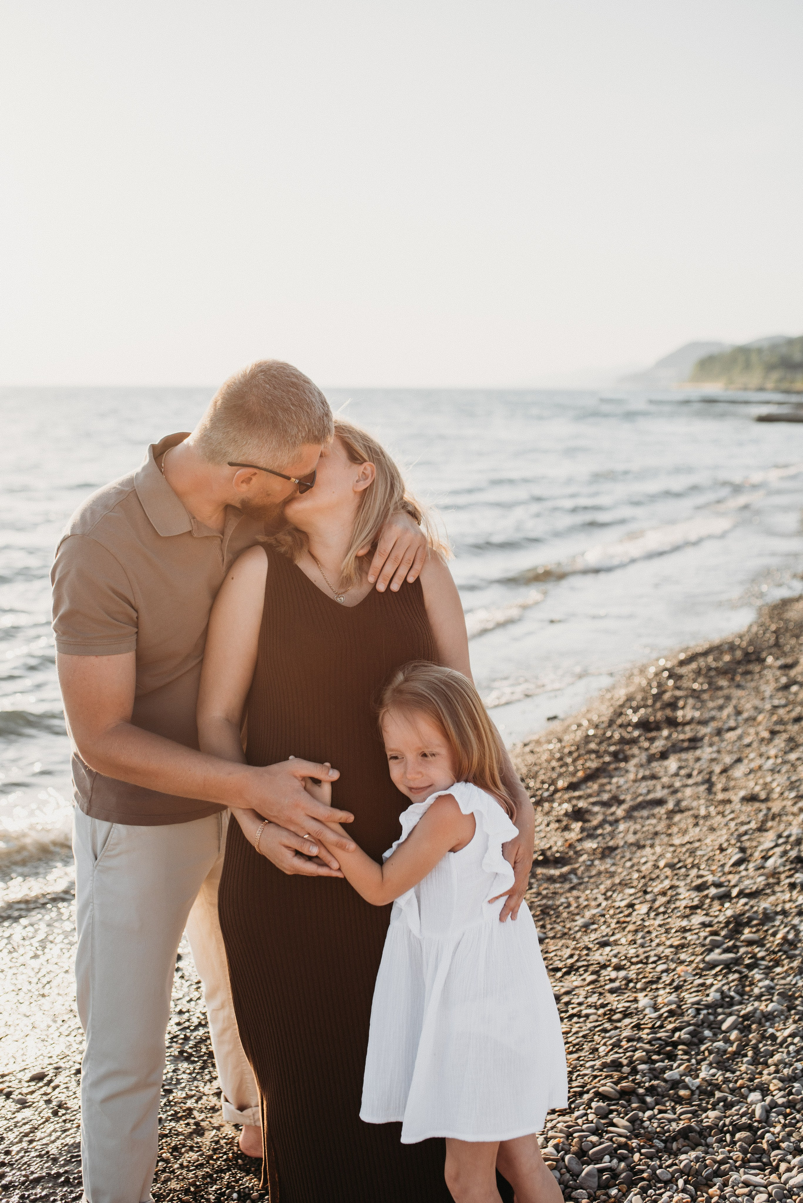 Семейная фотосессия в Головинке на берегу моря на закате. Фотограф в Сочи — Маргарита Поганова