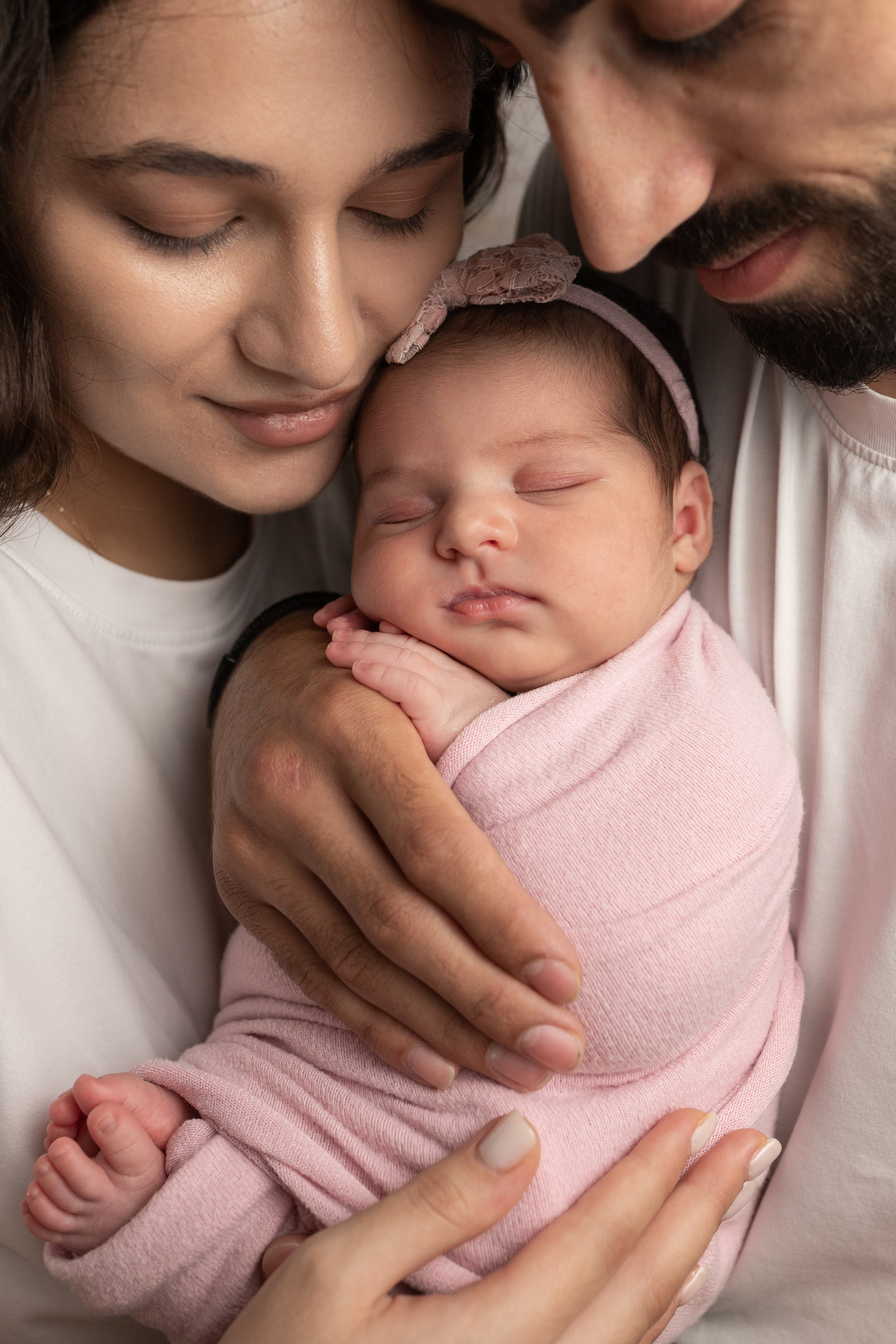 Кадры малыша с родителями. Фотограф новорождённых Анапа Елена Кушнарь