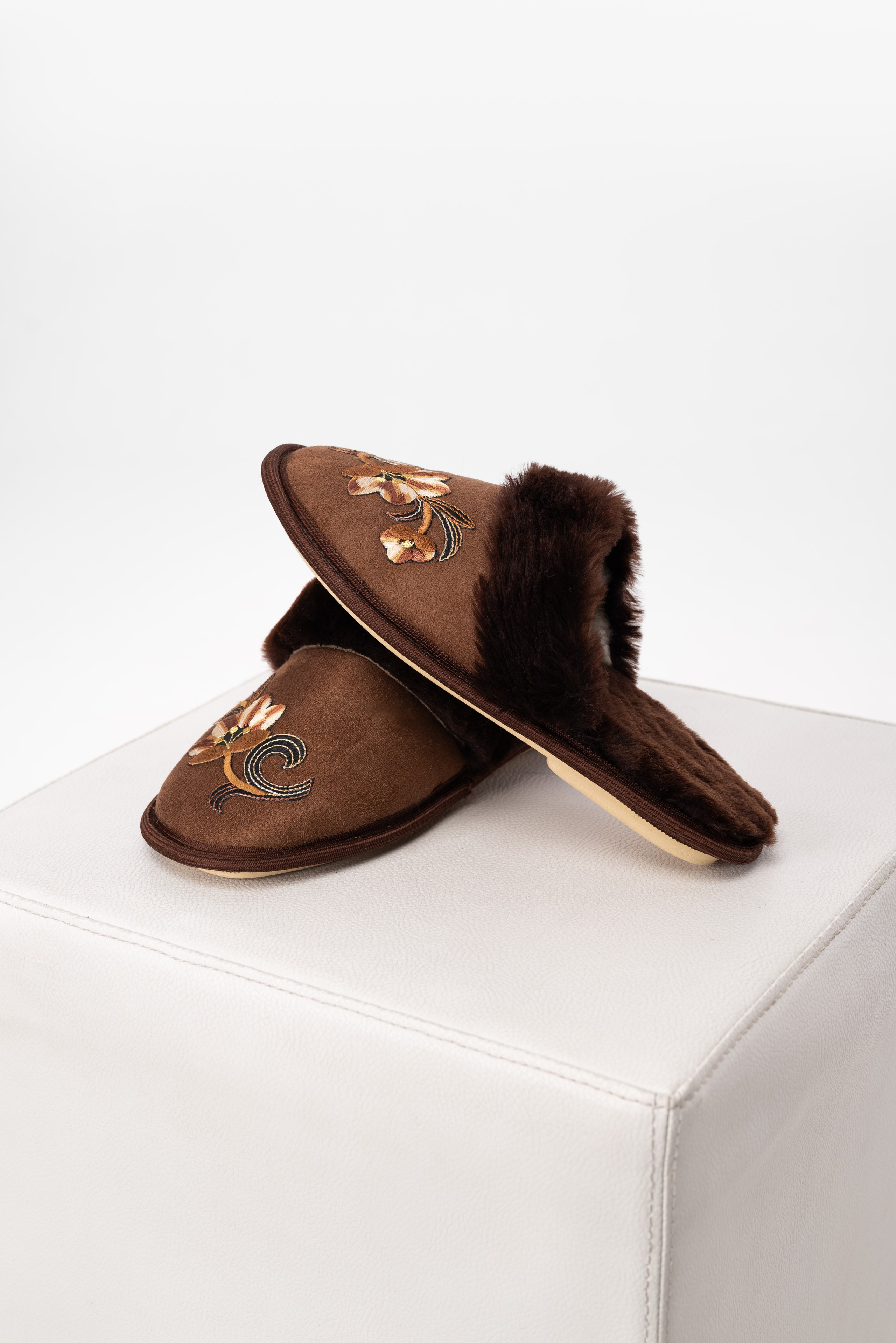 Тапочки и чуни. Предметный фотограф, фото для маркетплейсов Пятигорск, КМВ