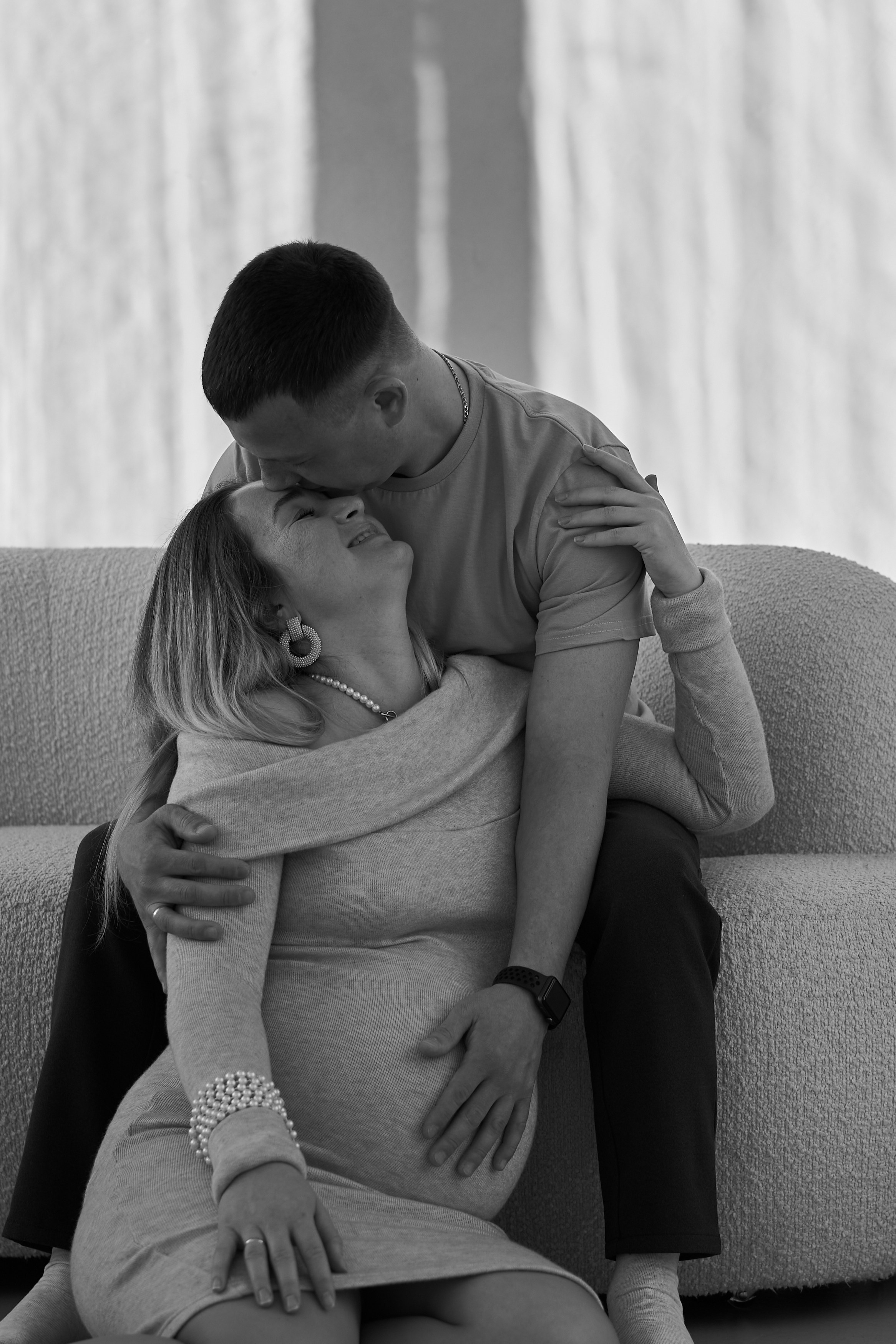 Семейная фотосессия беременность в студии. Фотограф Екатеринбург Кокшарова Александра