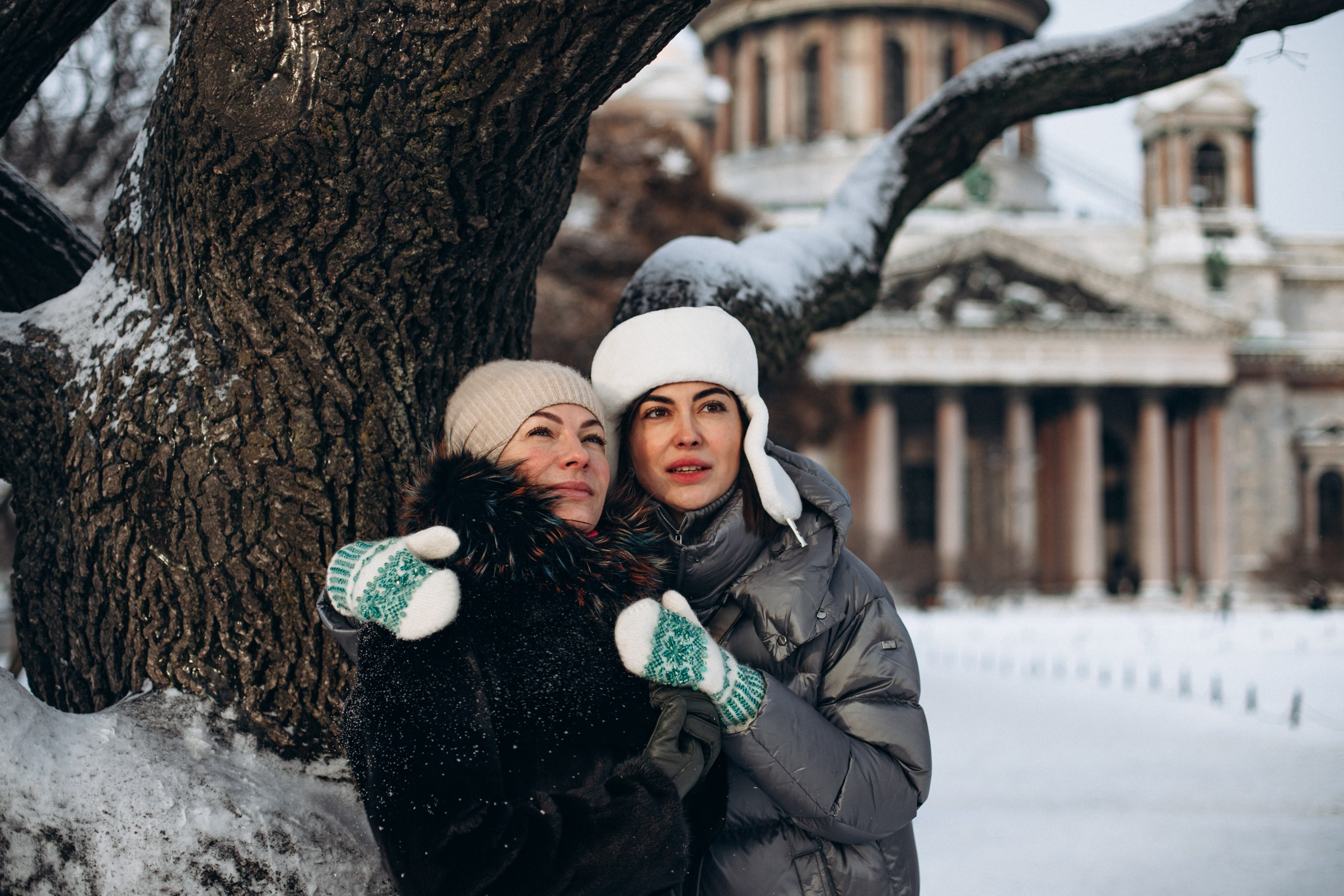 Мария с мамой в январе. Фотопрогулка в Петербурге. Индивидуальный и семейный фотограф в Санкт-Петербурге