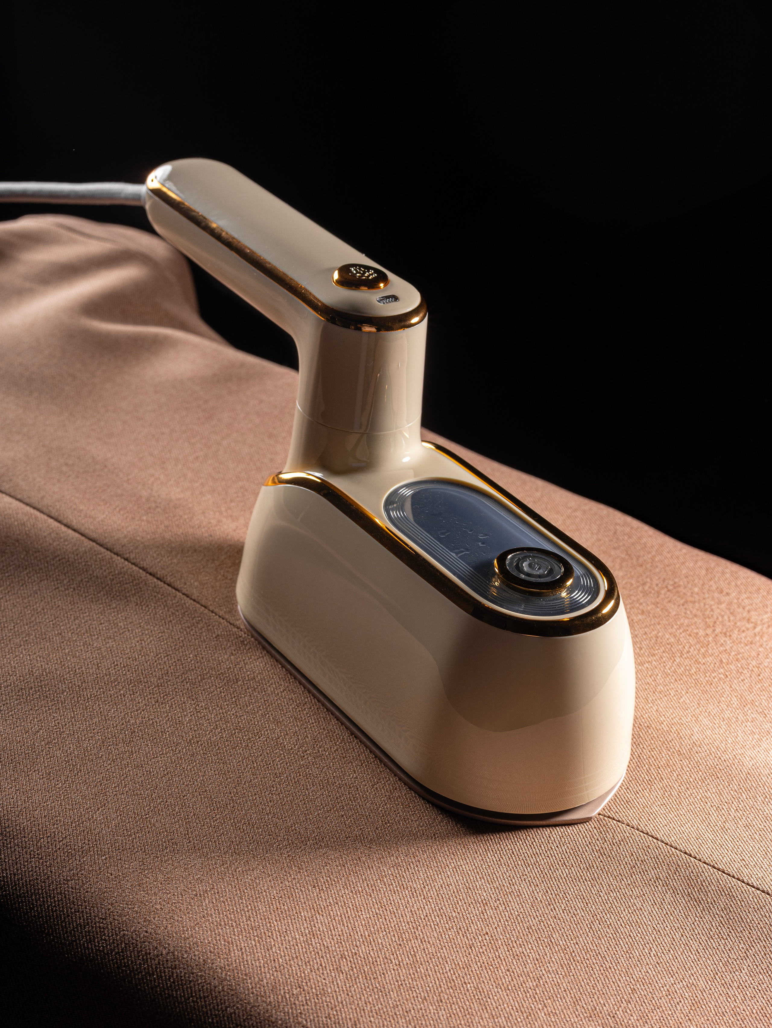 Предметная съемка мини отпаривателя. Фото для маркетплейсов в самых сочных локациях города Сочи