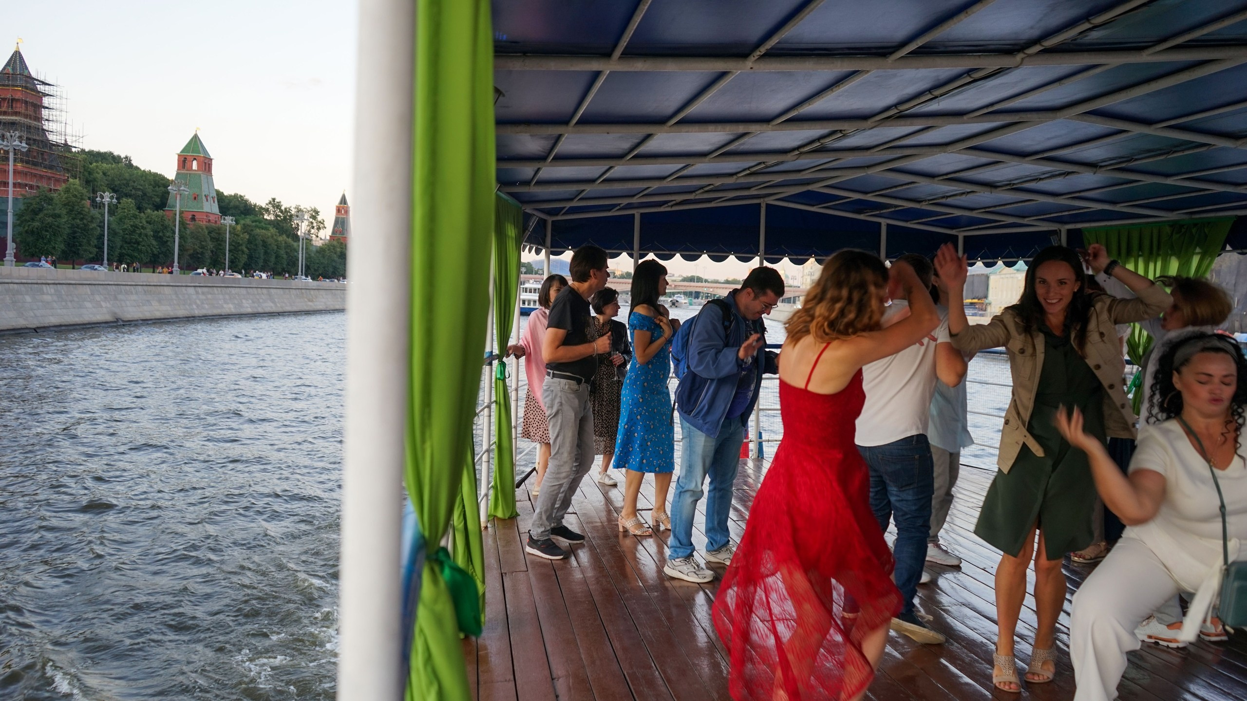 Танцы на воде | 24.07.21. Галерея Фантим