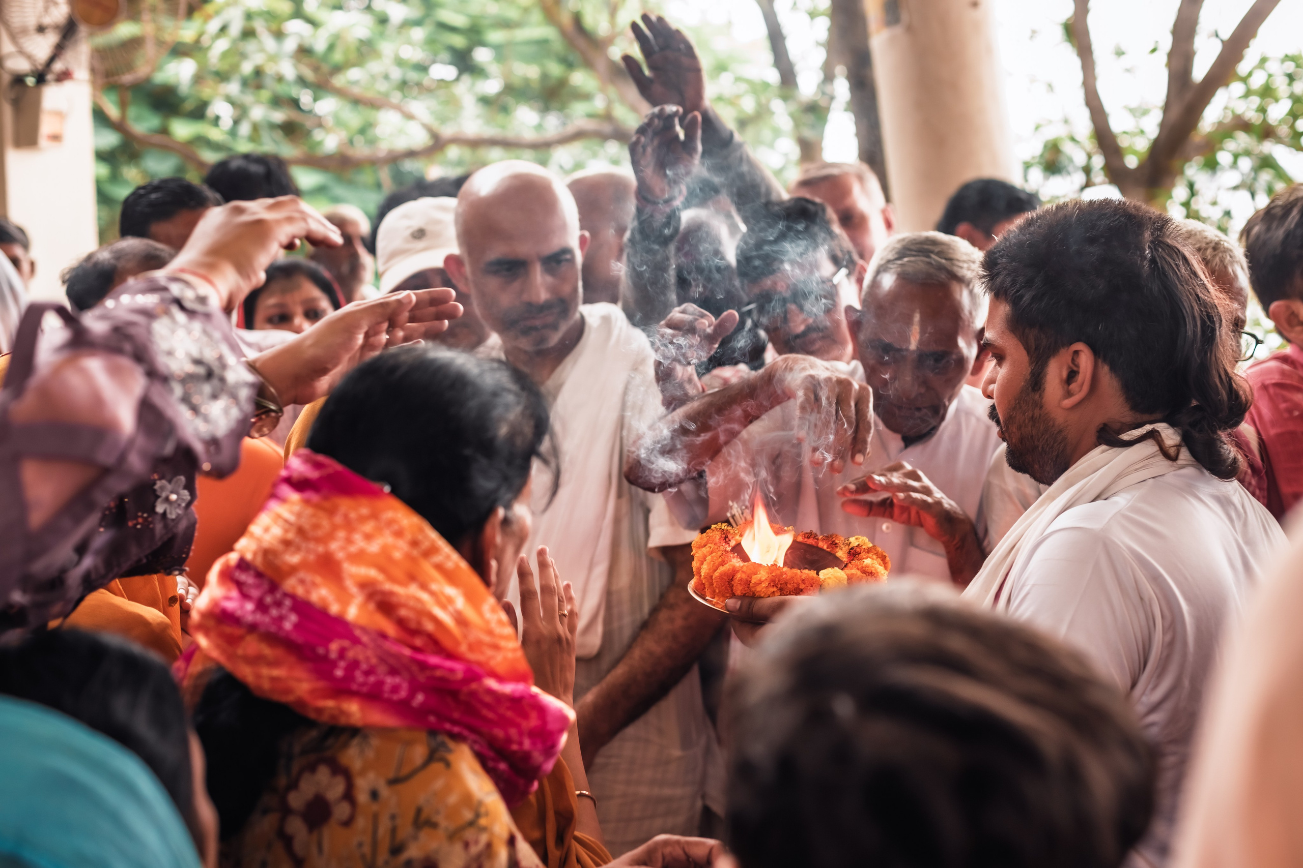 Abhisheka Devraha Baba on Sri Devdas ji maharaj bd. Mariam Bagdasaryan
