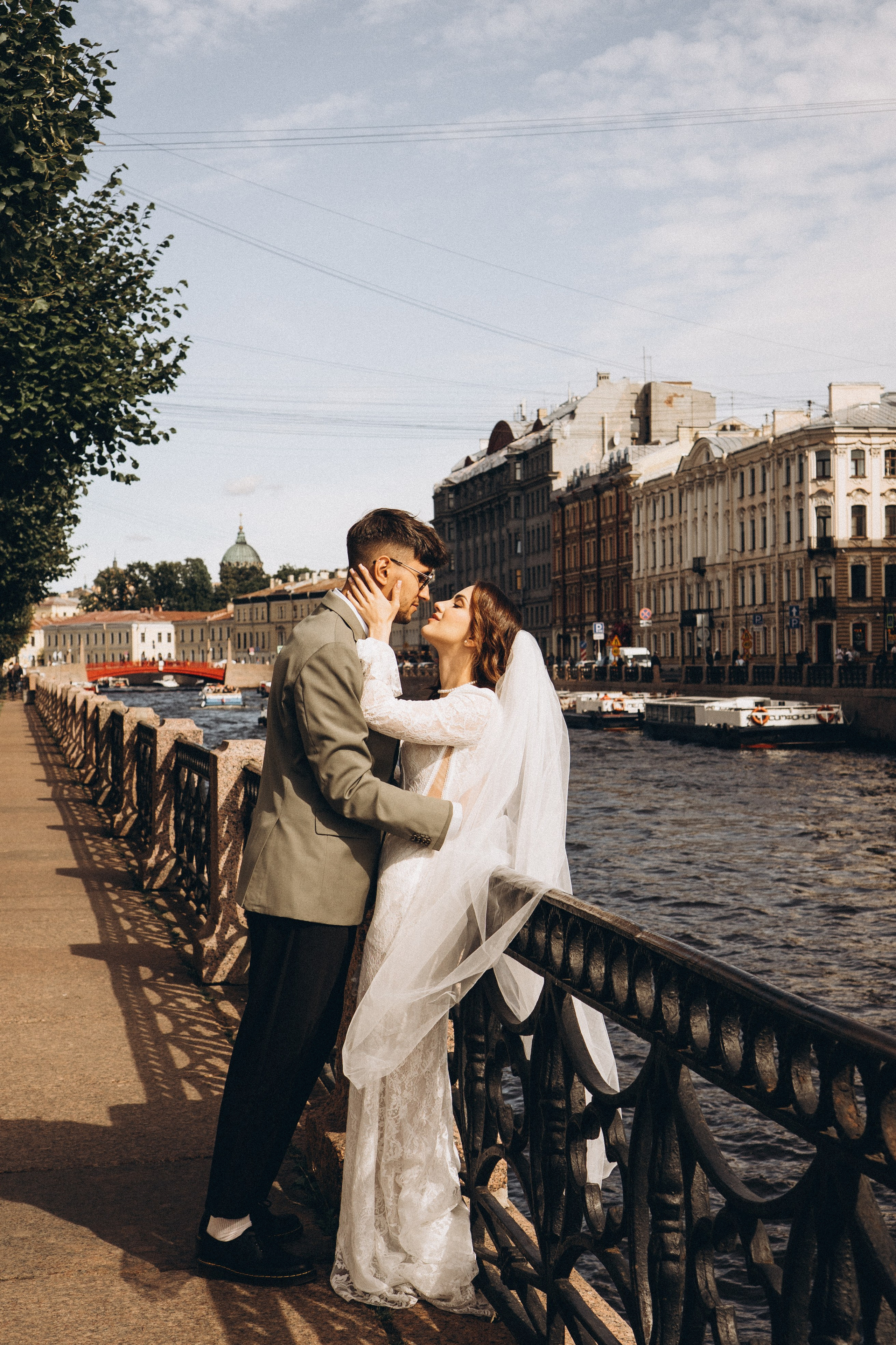 СВАДЕБНАЯ ПРОГУЛКА ВОЗЕ ИСАИКЕВСКОГО СОБОРА АСТОРИИ И ЗАКОНОДАЛЕТНОГО СОБРАНИЯ. Профессиональный фотограф, Санкт-Петербург — Виктория Богомолова