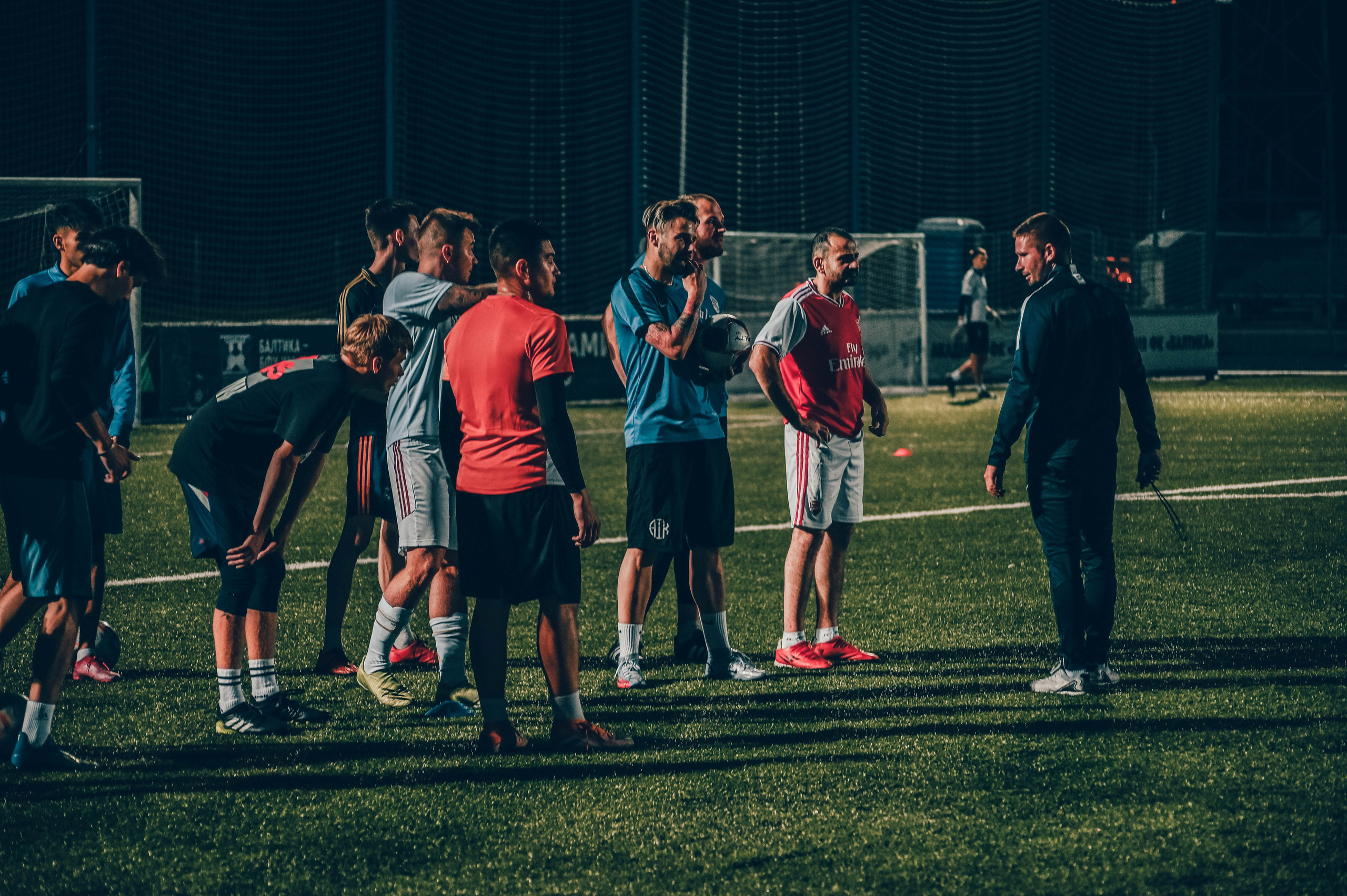 Фотосъёмка футбольной тренировки на стадионе. Фотограф Александр Орымбаев