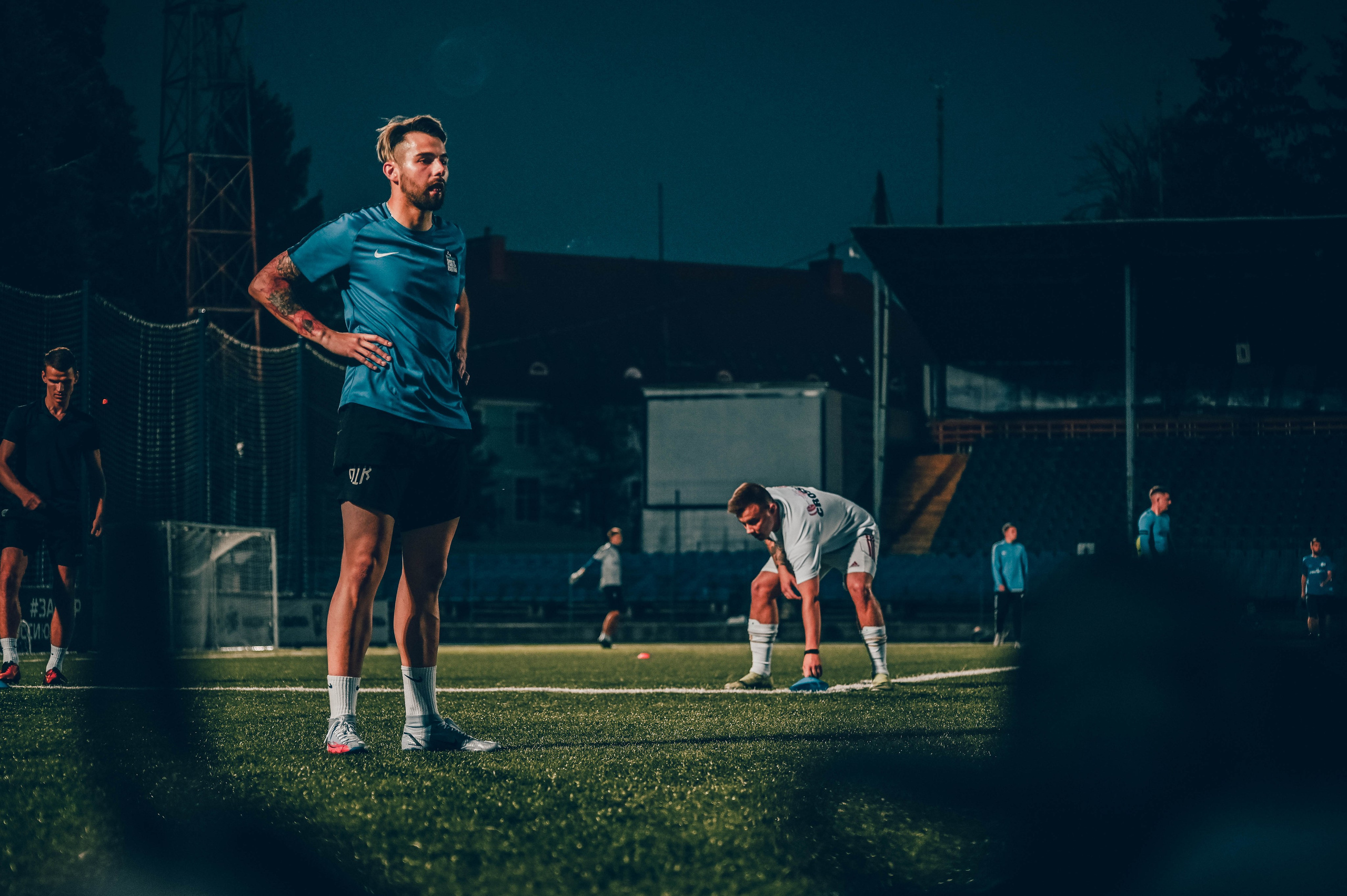 Фотосъёмка футбольной тренировки на стадионе. Фотограф Александр Орымбаев