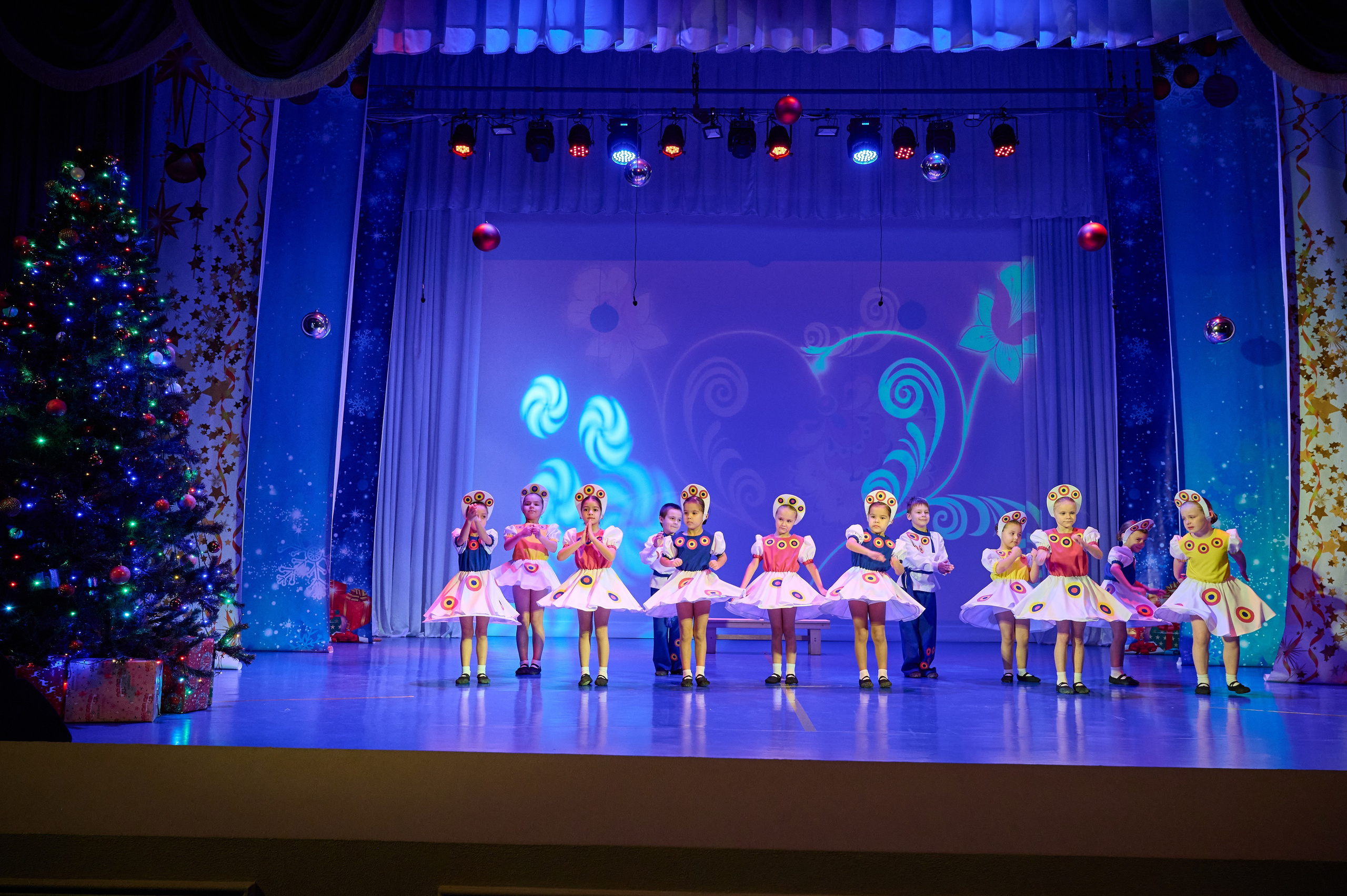 НГ концерт в Марьиной роще. Жизнь курорта Кабардинка в фотографиях