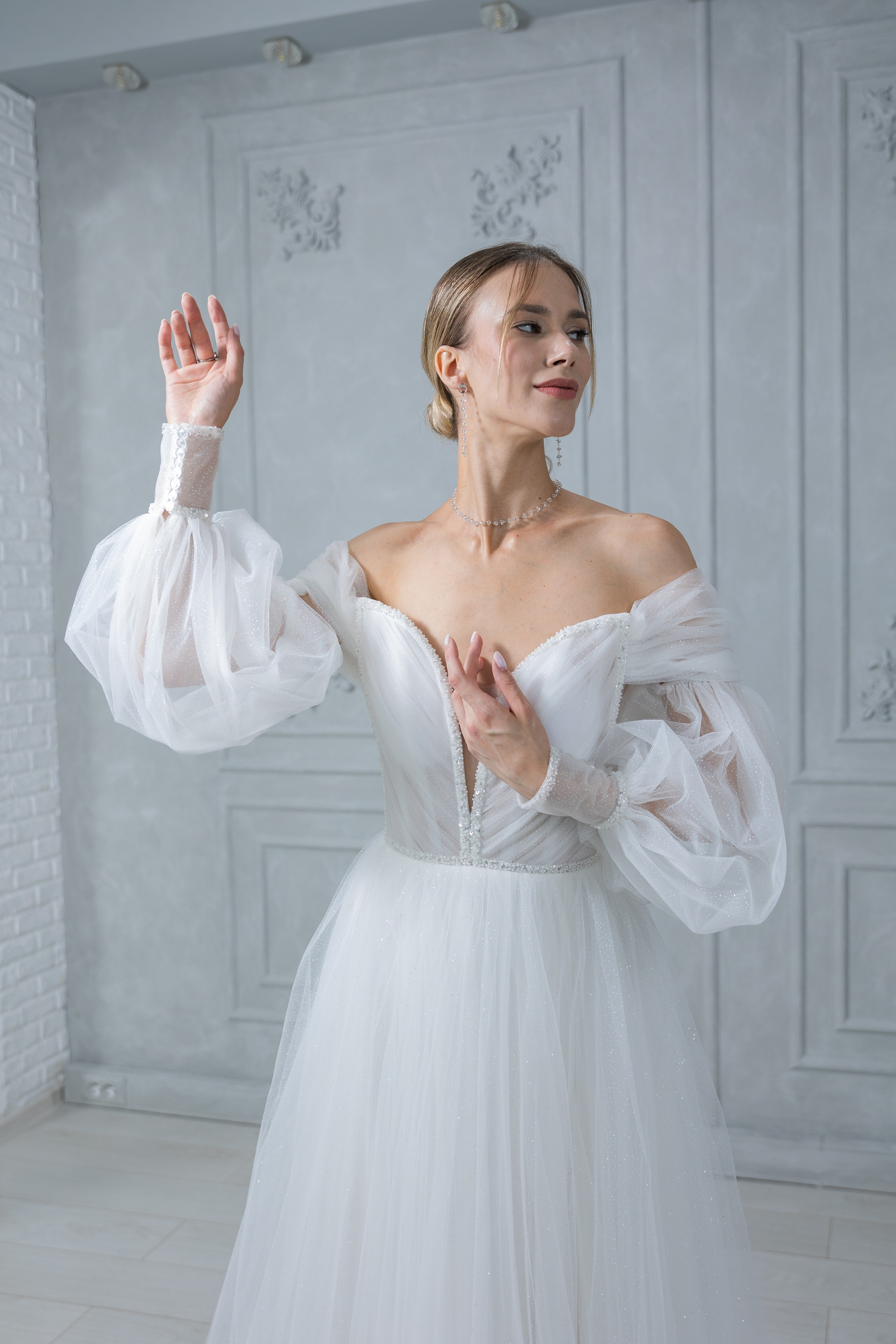 свадебный салон, позы, портрет девушки, свадебные платья, фотосессия, девушка, фотограф, владивосток