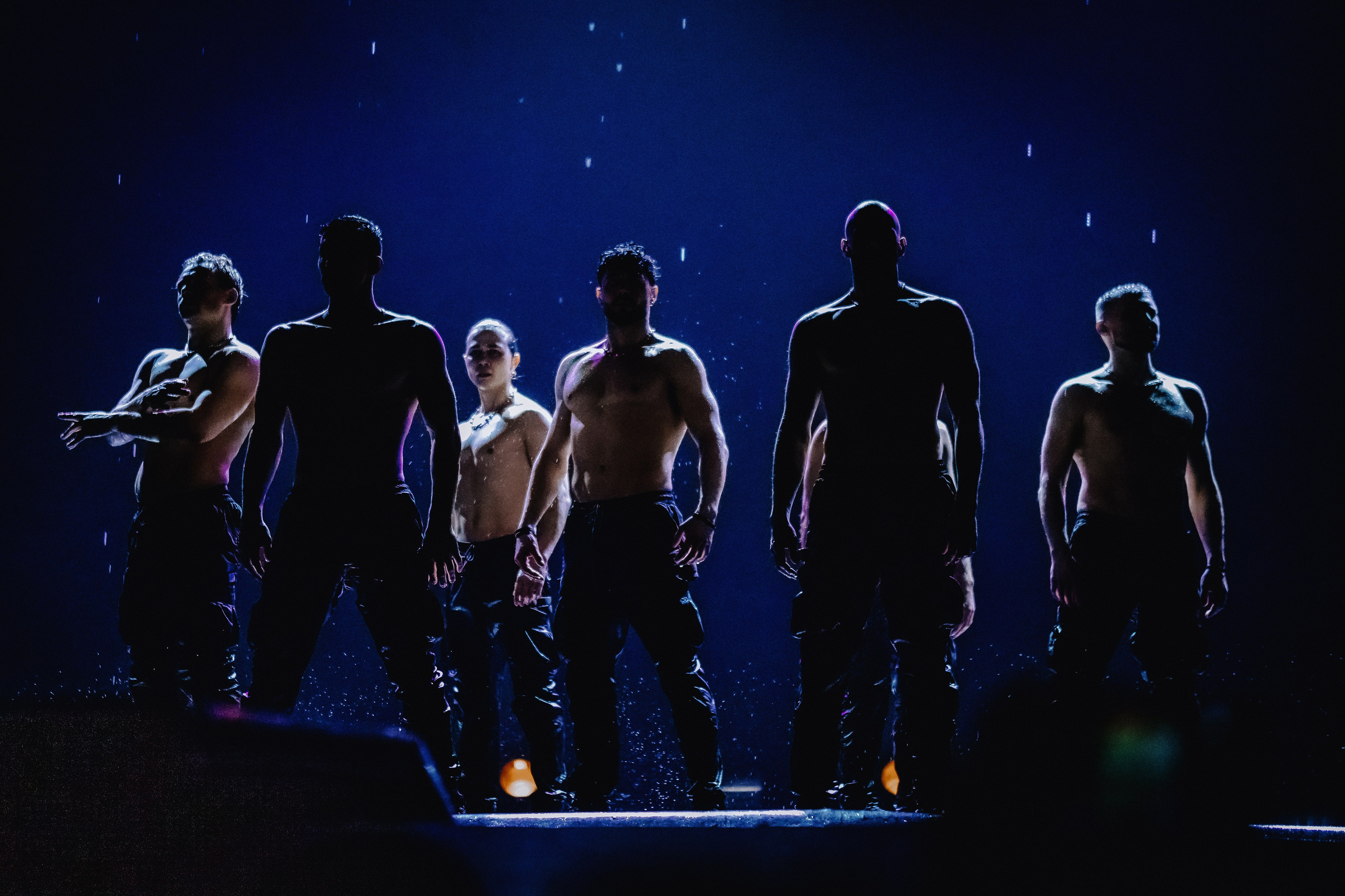 Шоу «Под дождём» 03 / 2025. ФОТОГРАФ ЕКАТЕРИНБУРГ