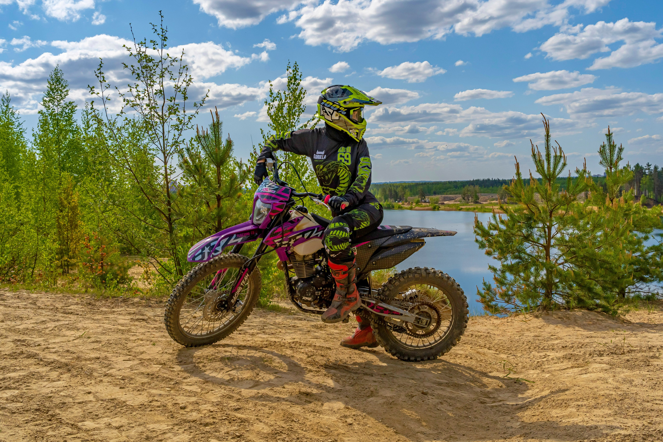 Катя Ли. Графический дизайнер Илья Левченко