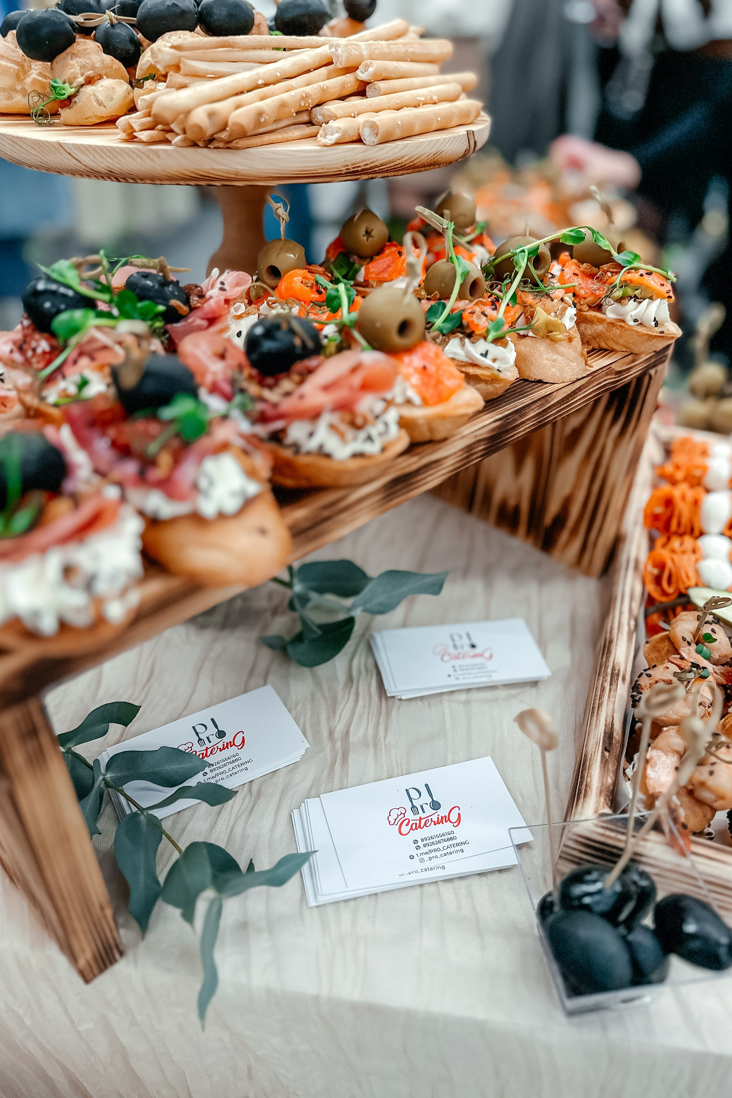 Столы. Выездной кейтеринг, съедобные букеты, торты и сладости на заказ