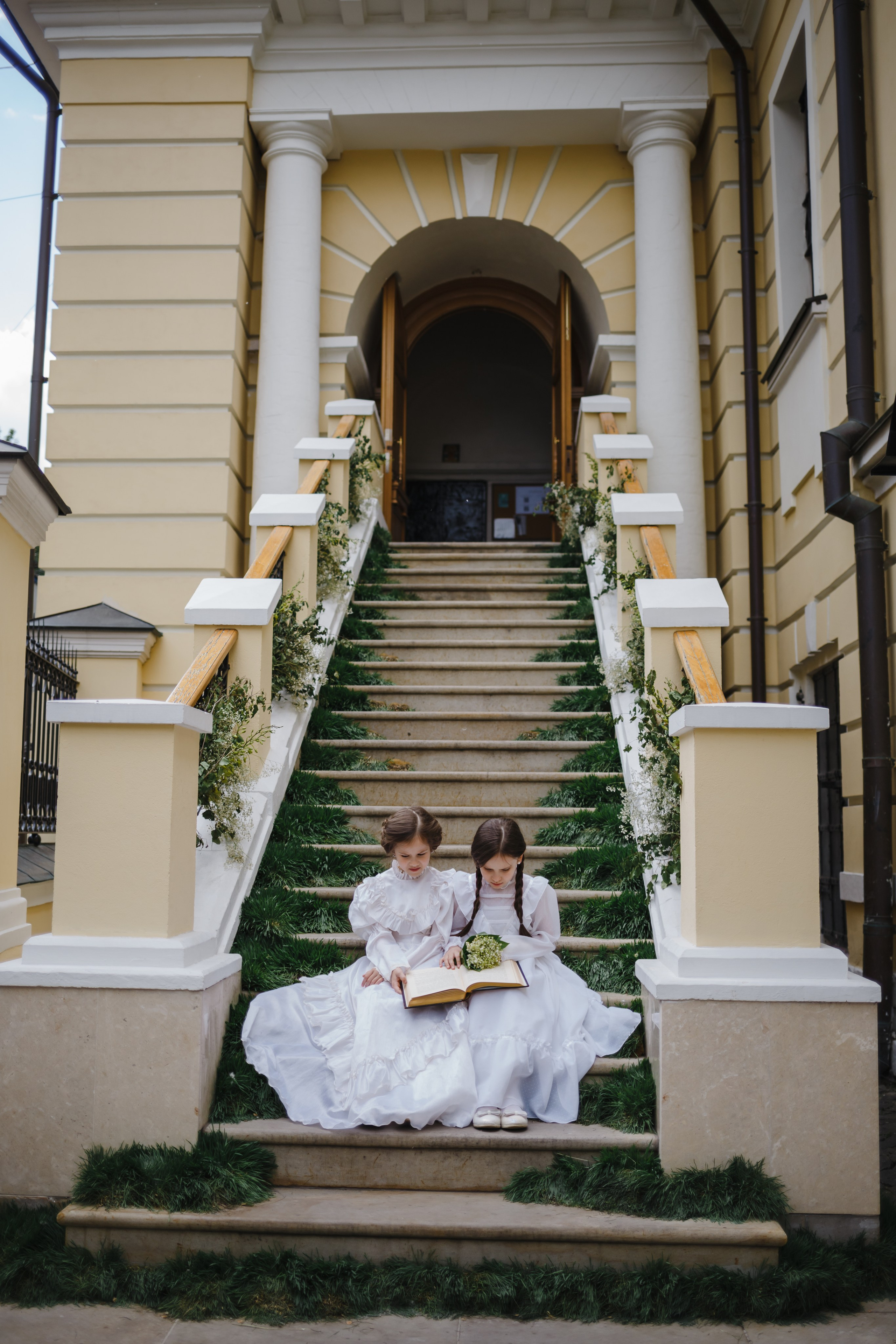 Съемка в Церкви священномученика Антипы на Колымажном дворе. Семейный фотограф Николаева Ольга