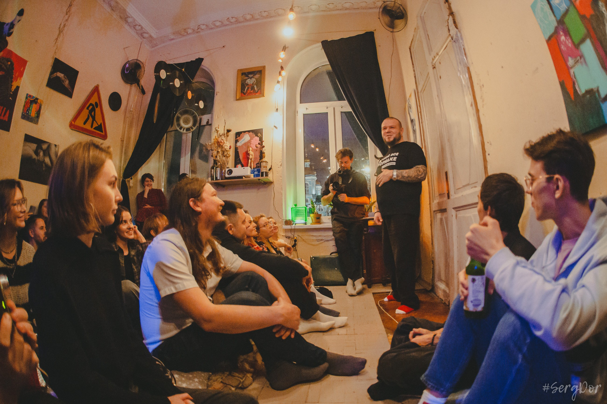 Рома Гонза, Ваня Пинженин, Квартирник у Мищенко, поэты, стихи, совершеннолетие, Санкт-Петербург, Питер, 16.11.2024, SergDor, 16 ноября 2024 года, #SergDor