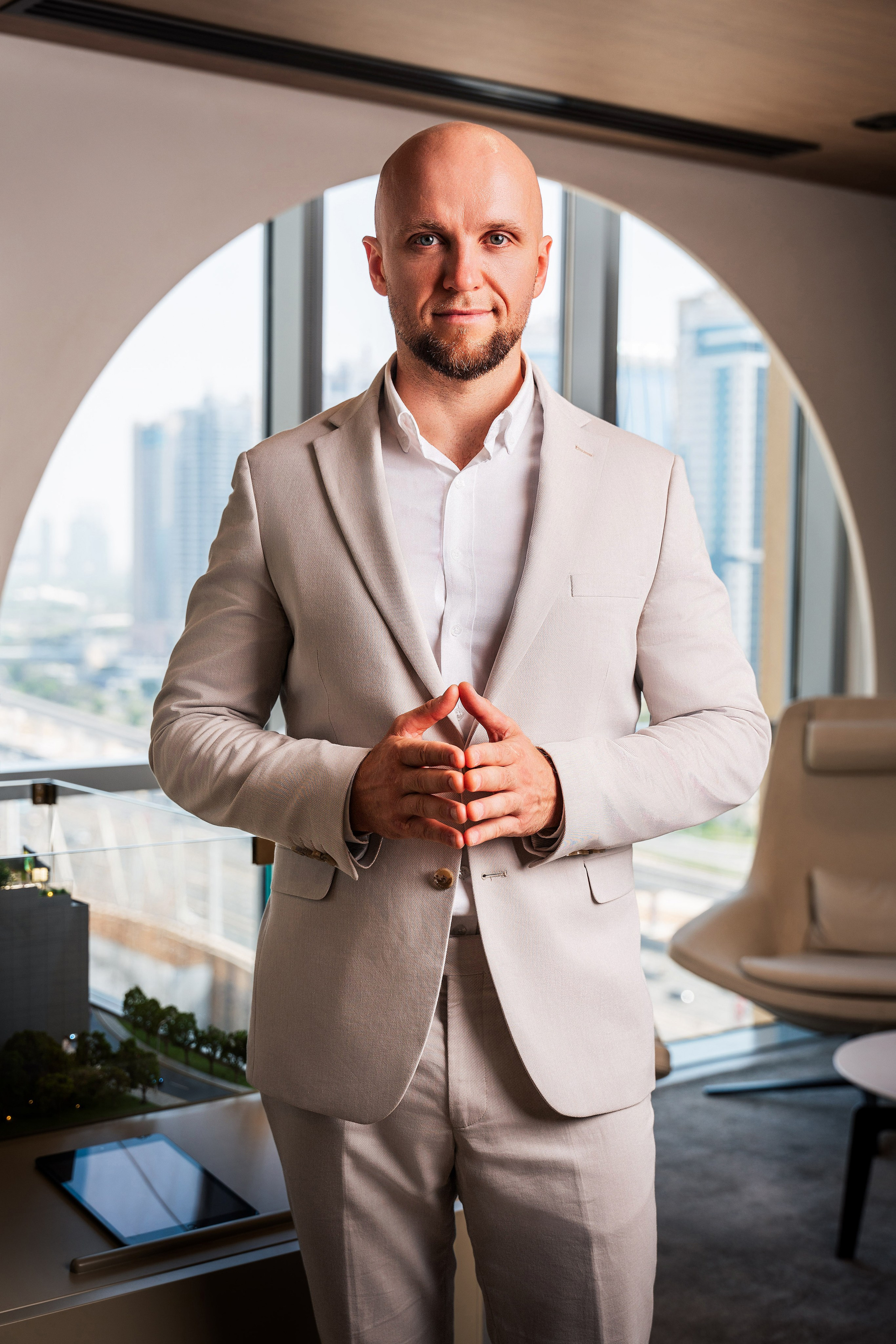 Advertising photographer in Dubai — Maxim Mitrofanov