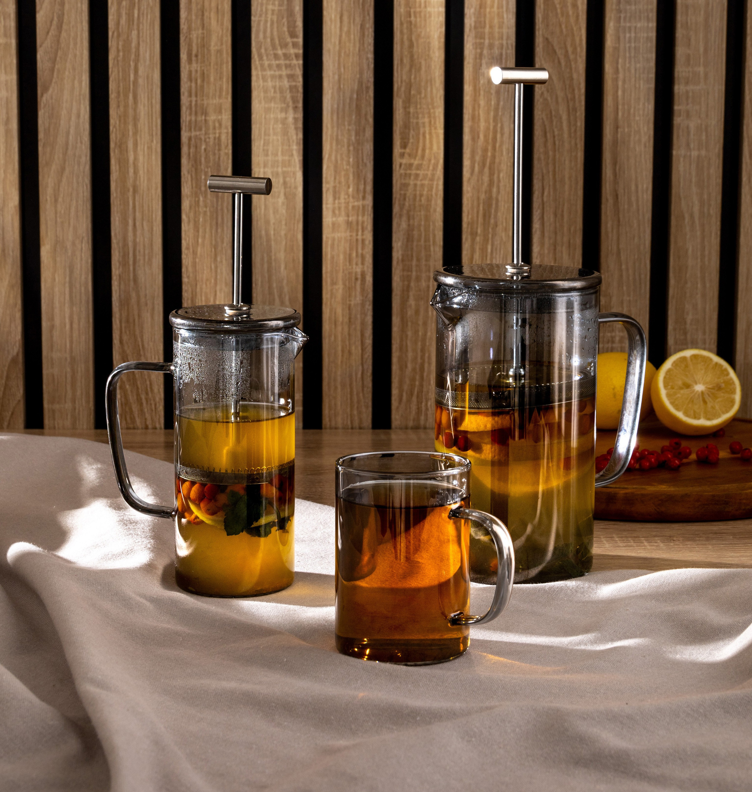 Френч-пресс в композиции с чайниками | Контент для каталога посуды