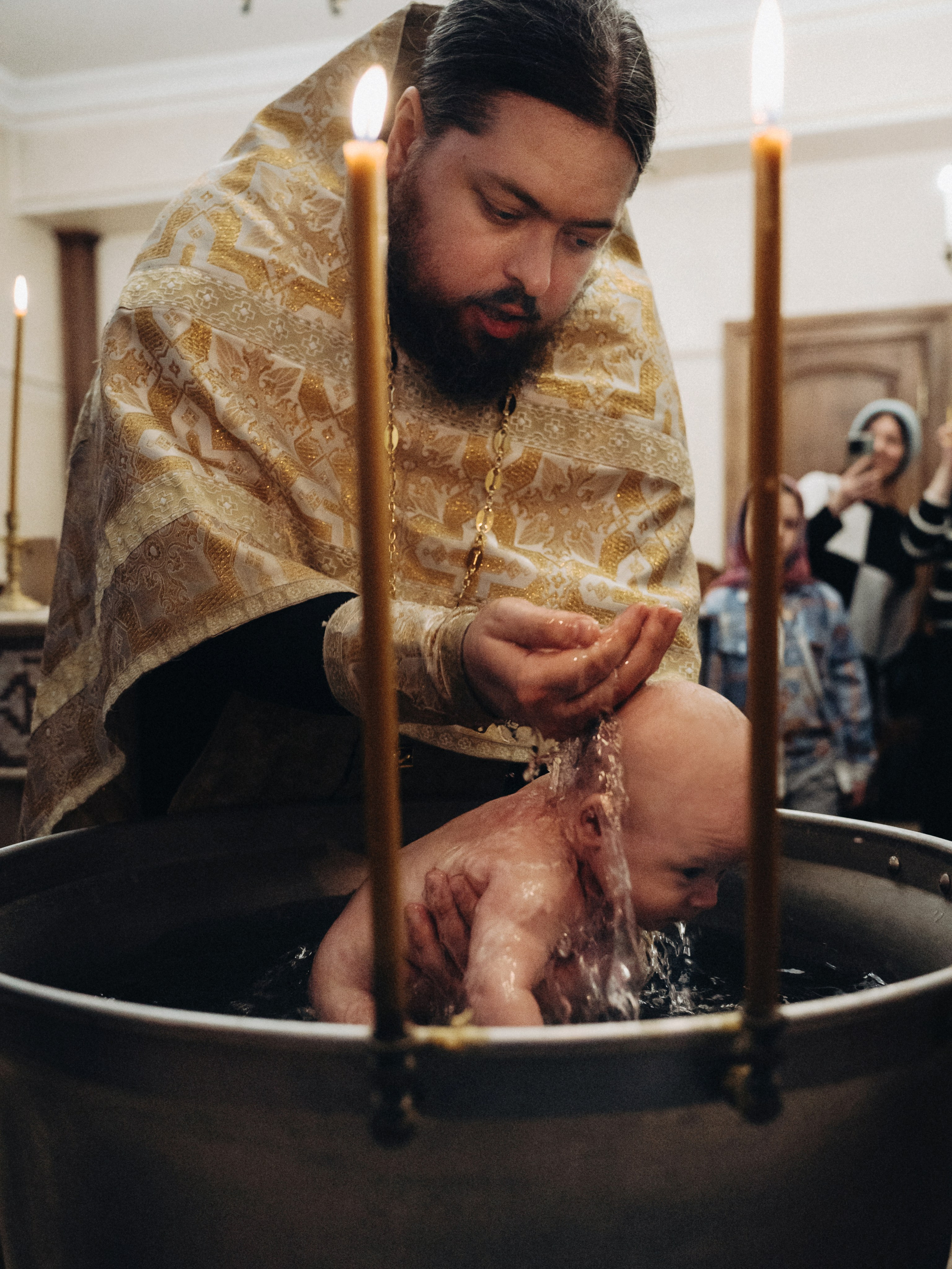 фотосессия крещения, фотограф таинства крещения Москва, ребенок с мамой крещение, фотограф на крещение Королев,  фотограф на таинство Крещения Мытищи, фотограф крещения Мытищи