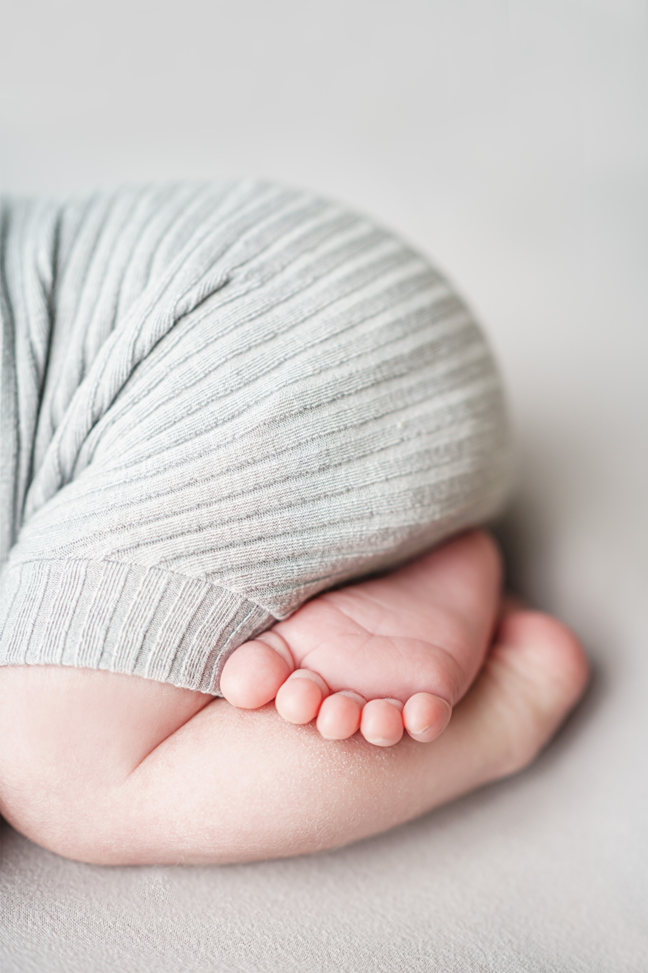 Ножки младенца можно снять довольно разнообразно