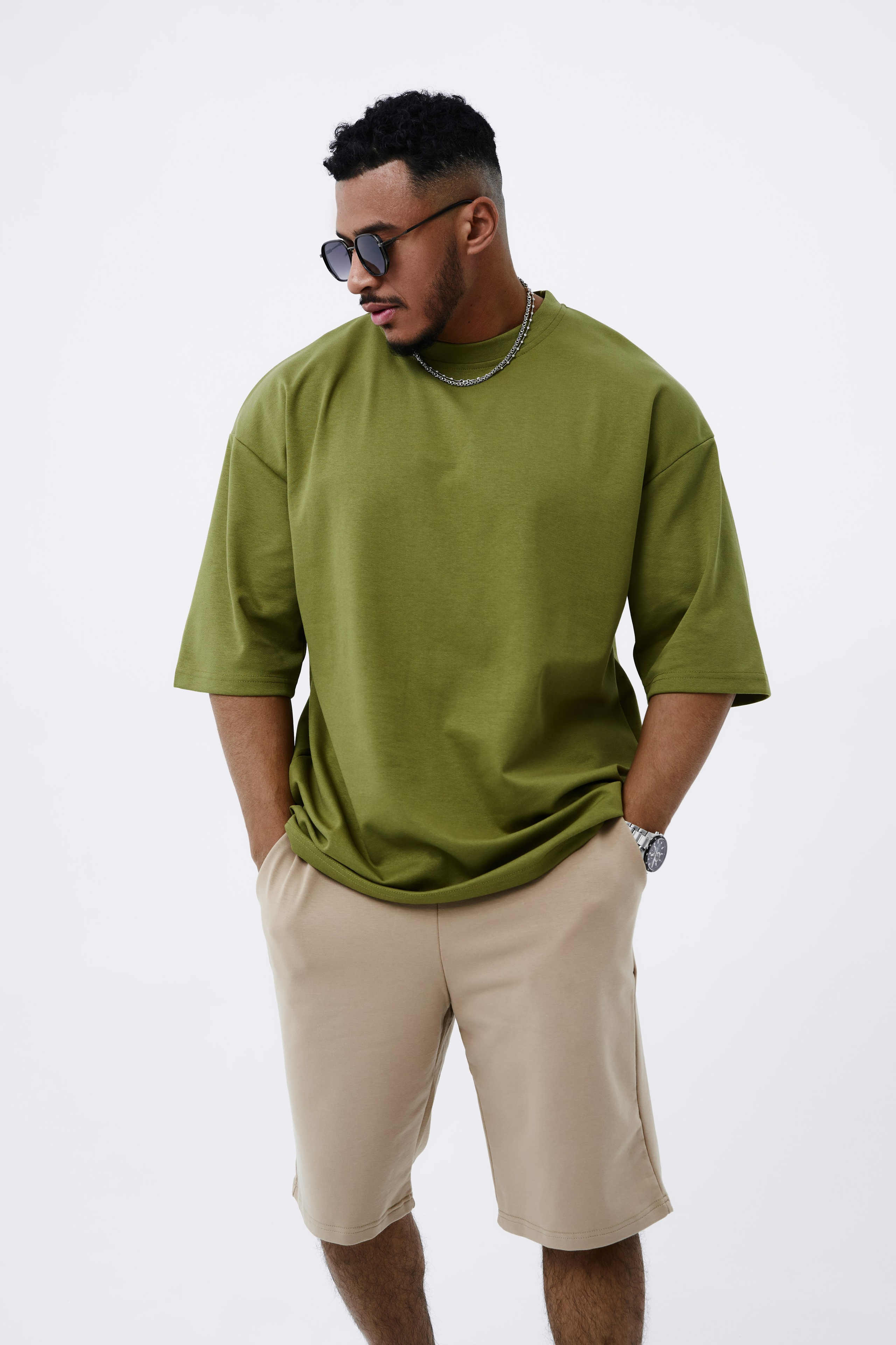 Футболки мужские. Фотограф для маркетплейсов в Москве