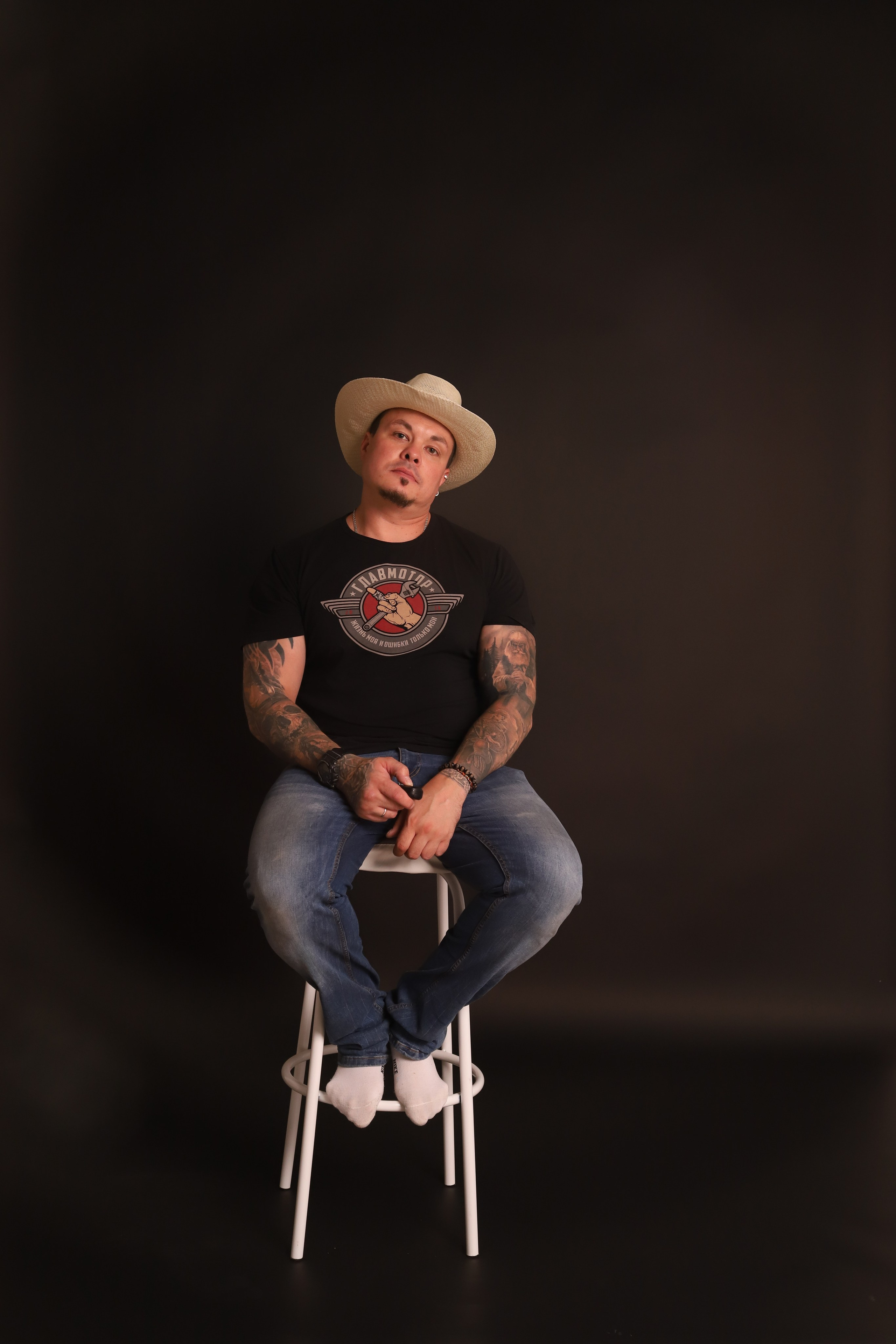 Черный фон. Фотостудия самообслуживания. Студия без фотографа в Твери