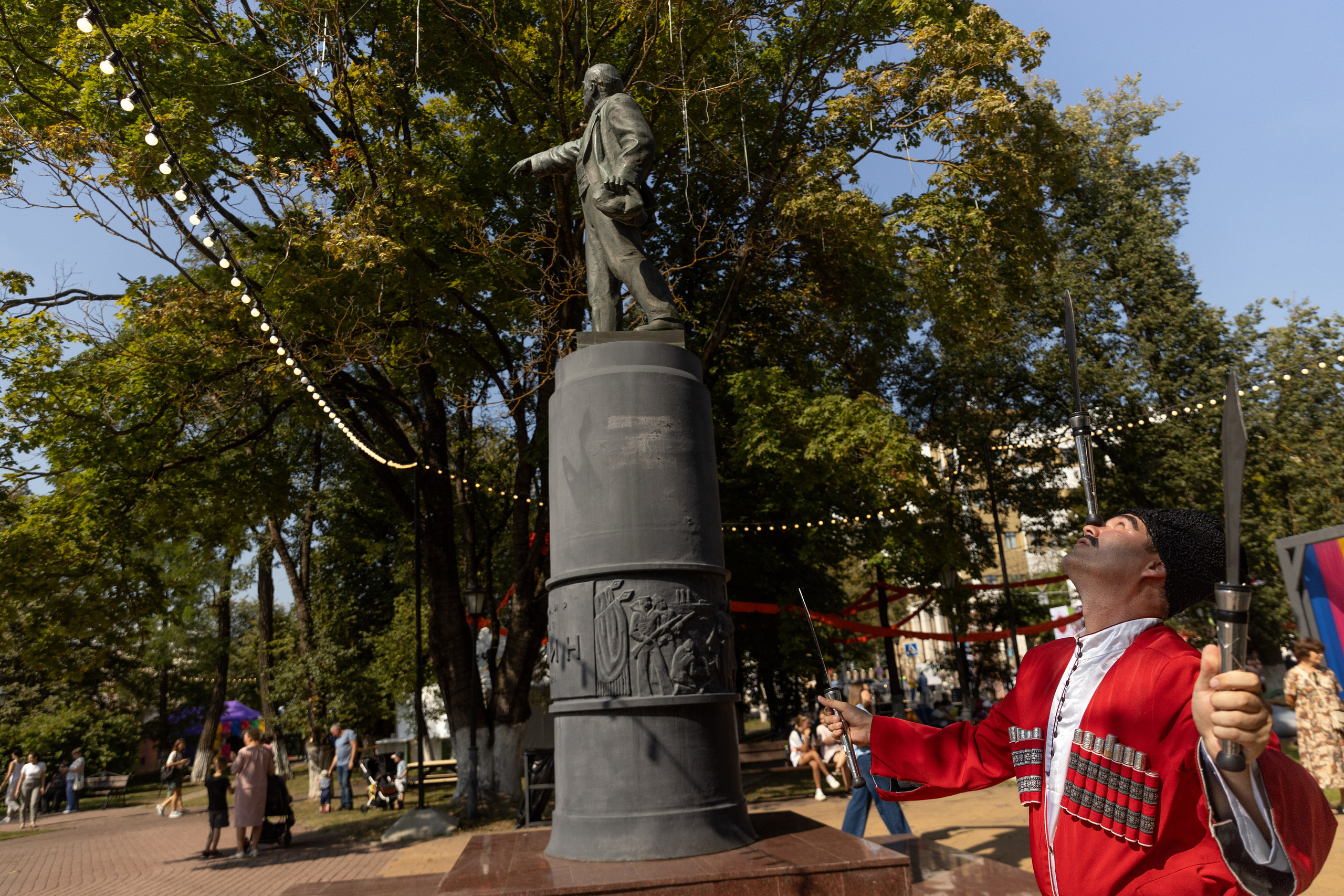 Калуга. Улица. Еда. Фотограф Виталий Верескун. Козельск-Калуга