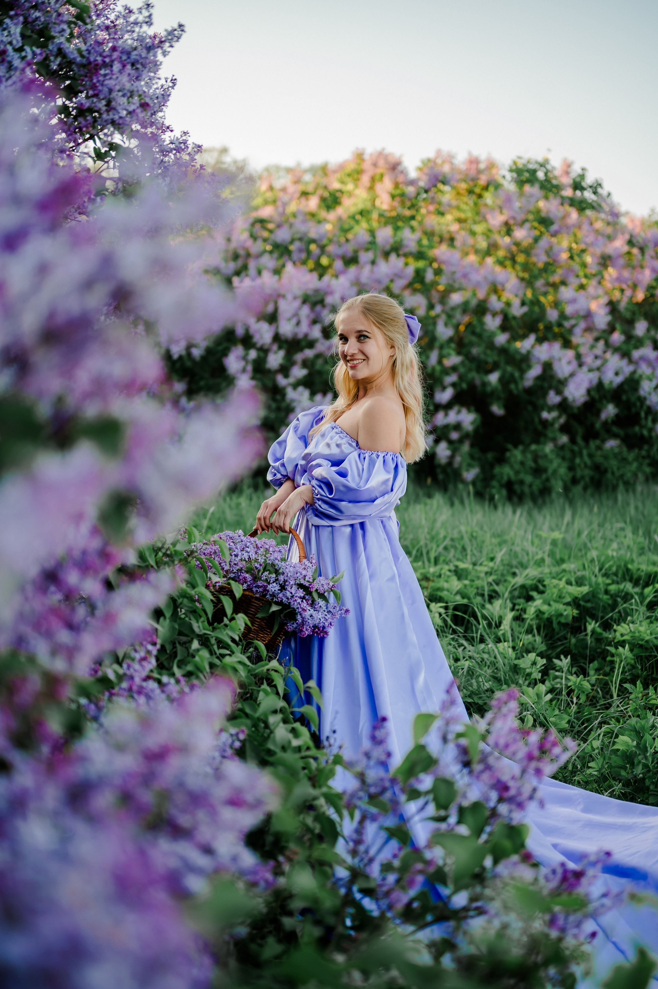 Юлия и сирень. Свадебный и семейный фотограф Евгения Кононова