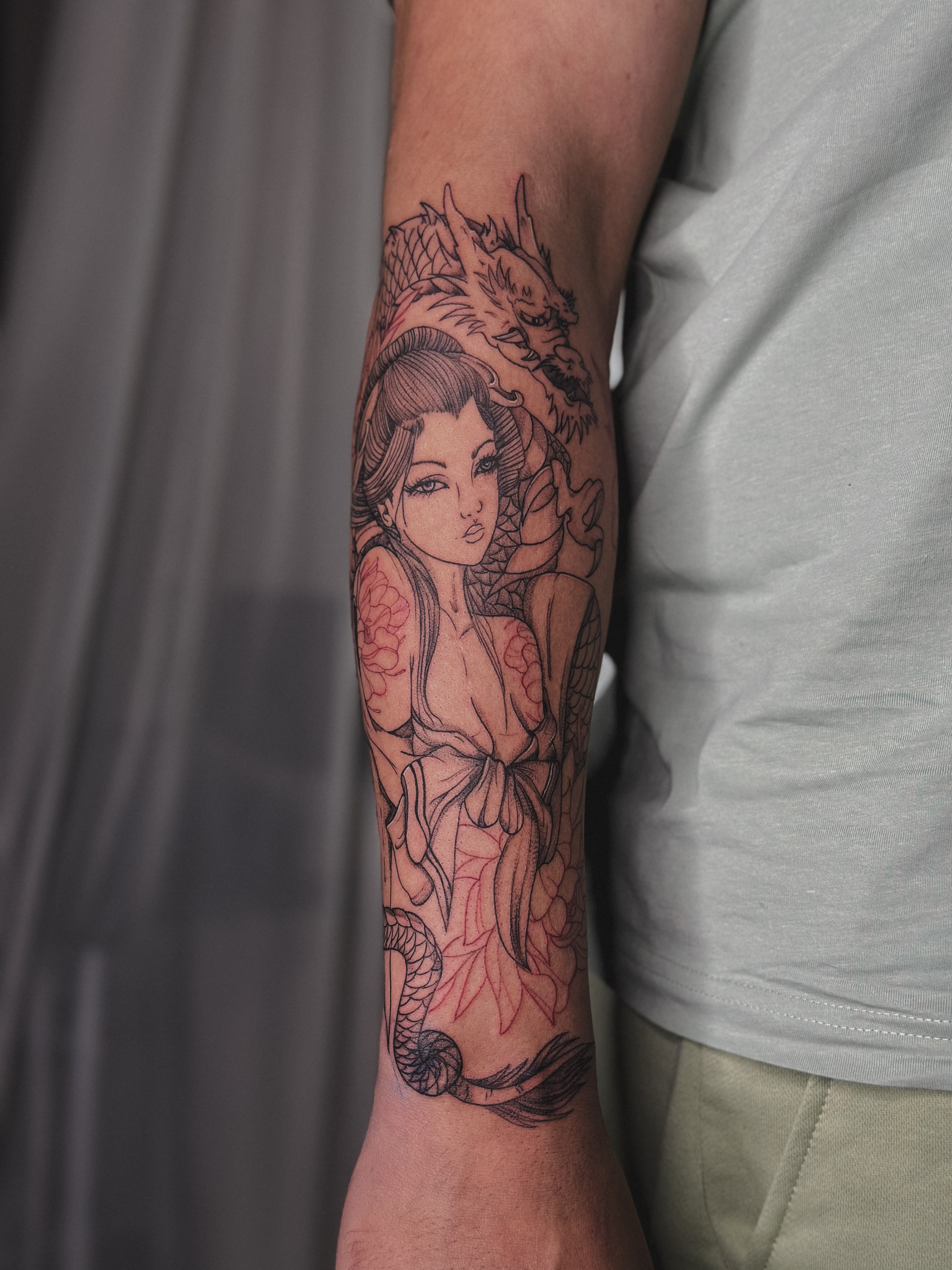 Сеанс тату. Тату мастер Новосибирск