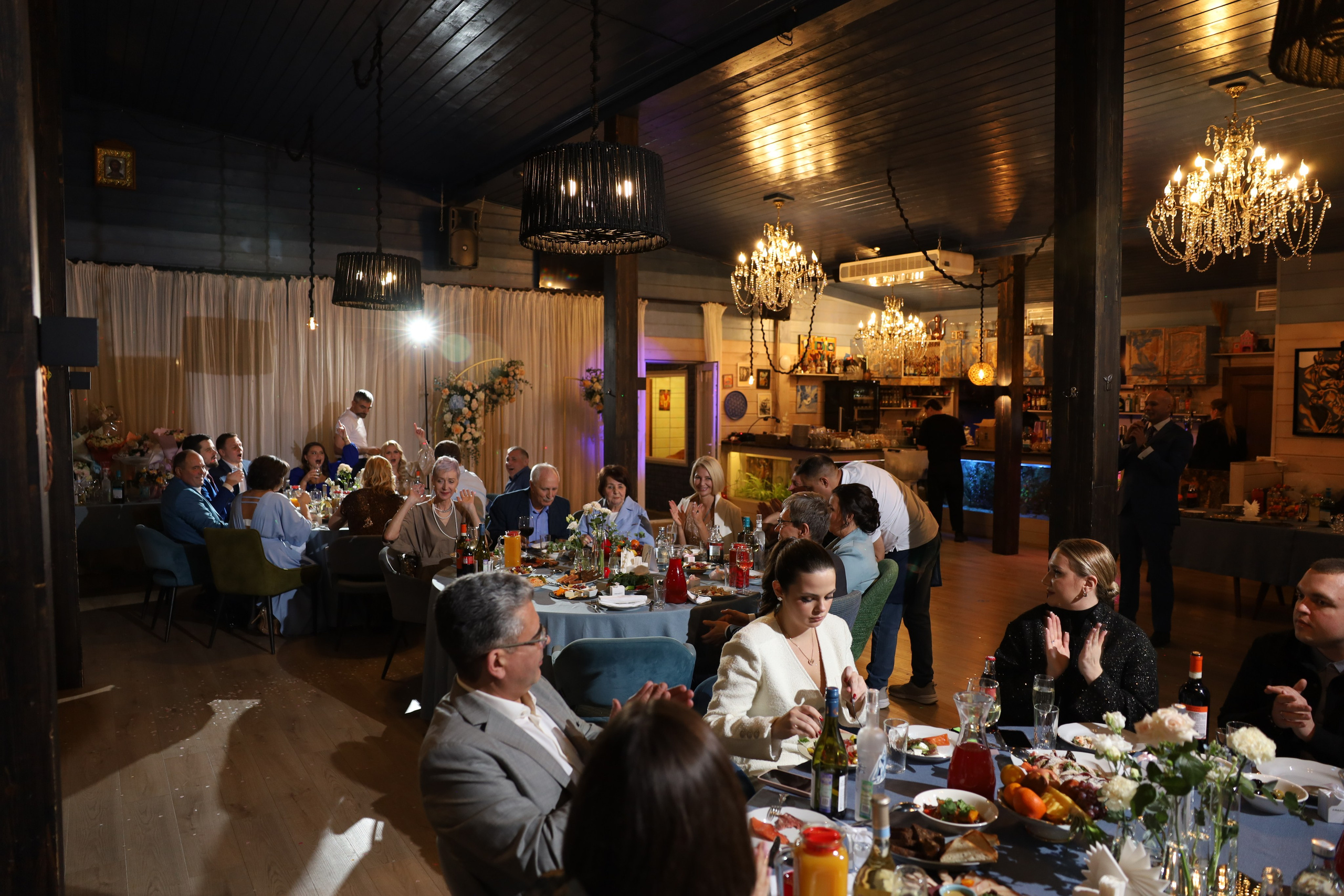 𝒜𝓇𝓉𝑒𝓂 & 𝐿𝓎𝓊𝓈𝓎𝒶 (𝓇𝑒𝓈𝓉𝒶𝓊𝓇𝒶𝓃𝓉). 𝑀𝑜𝓈𝒸𝑜𝓌. Свадебный фотограф в Санкт-Петербурге