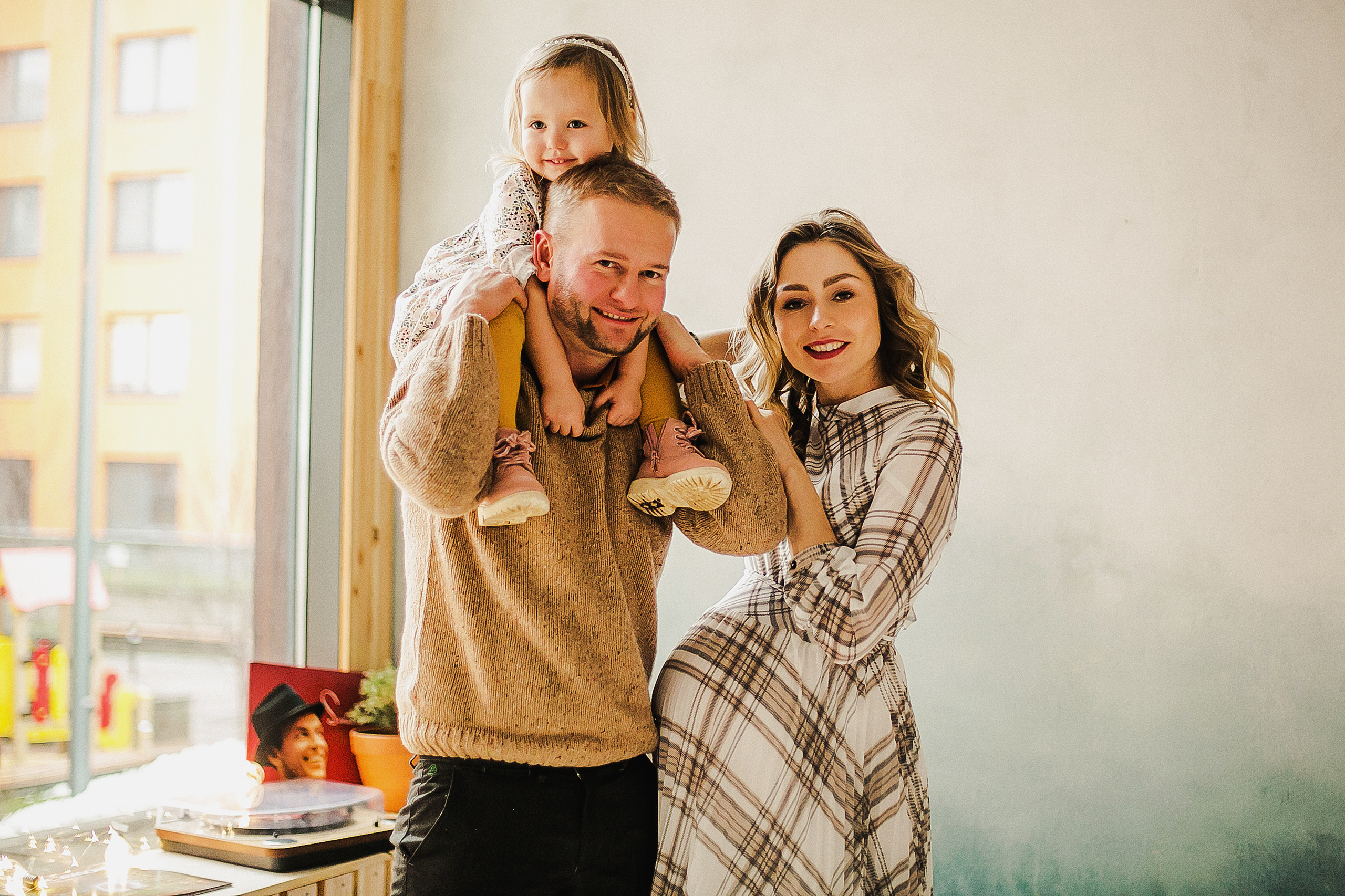 Мила и родители, время волшебства. Фотограф Полина Егорова город Тюмень