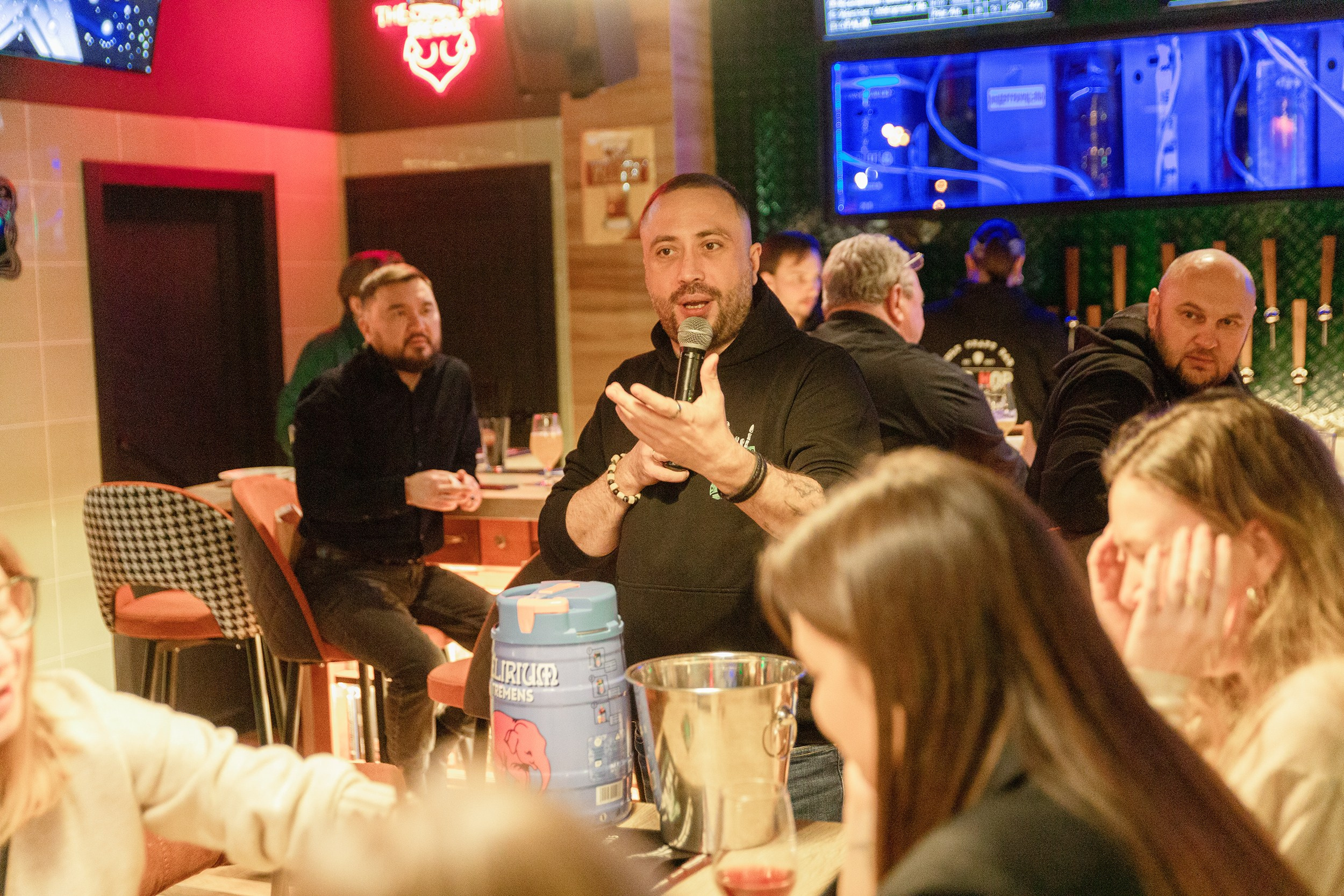 Открытие Бара Top-Hop на улице Фармана Салтанова 06.12.24. Фотограф Тюмень