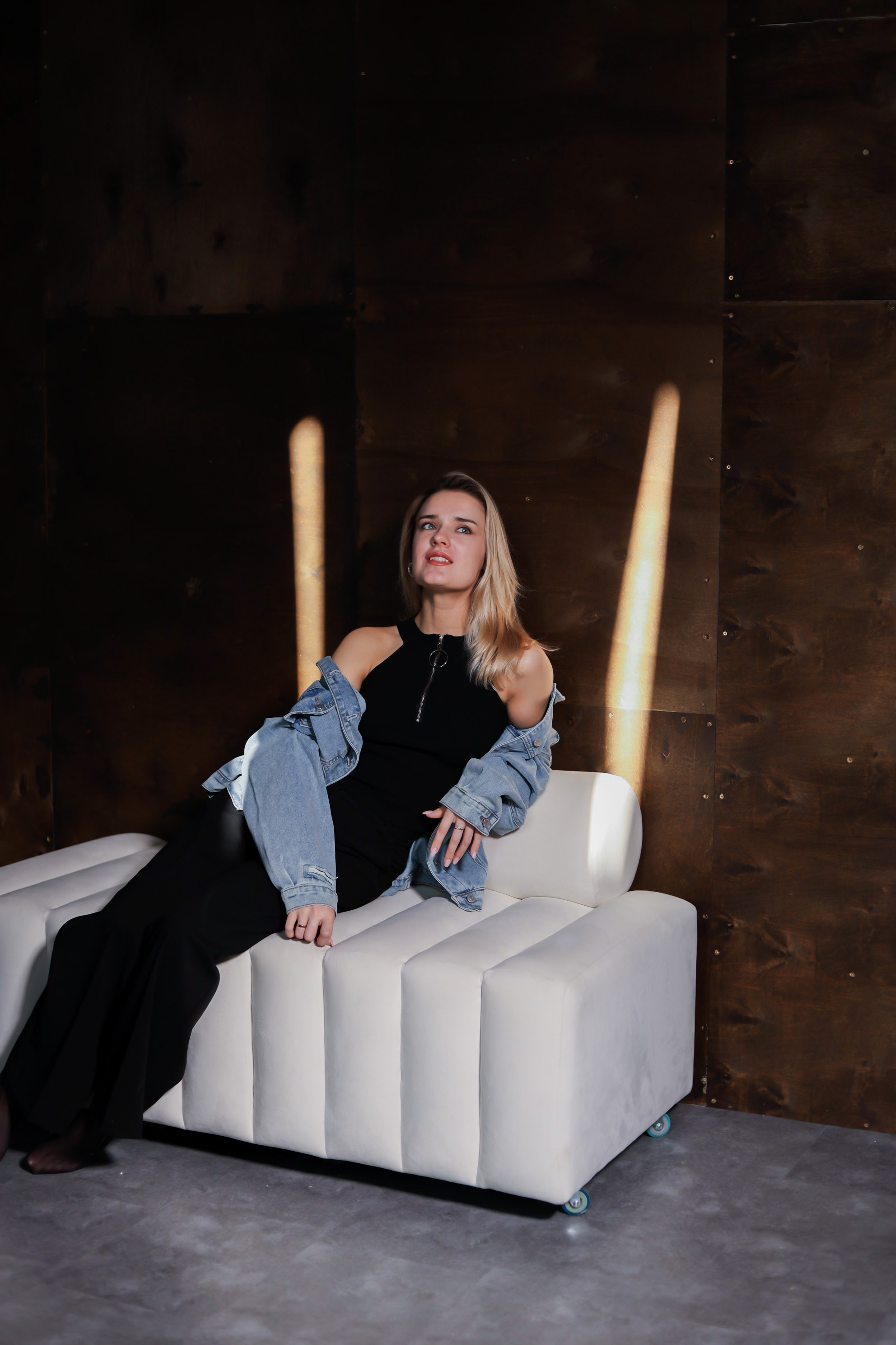 Фотосессия в студии Валерия. Женский фотограф в Орске Новотроицке Динара Долганова