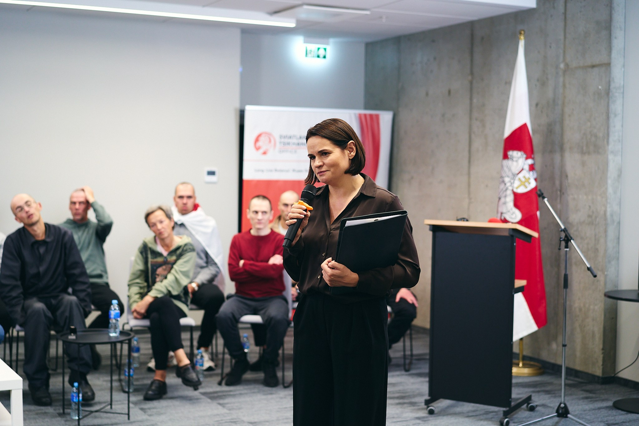 Press conference with Sviatlana Tsikhanouskaya and released political prisoners. Photographer in Vilnius