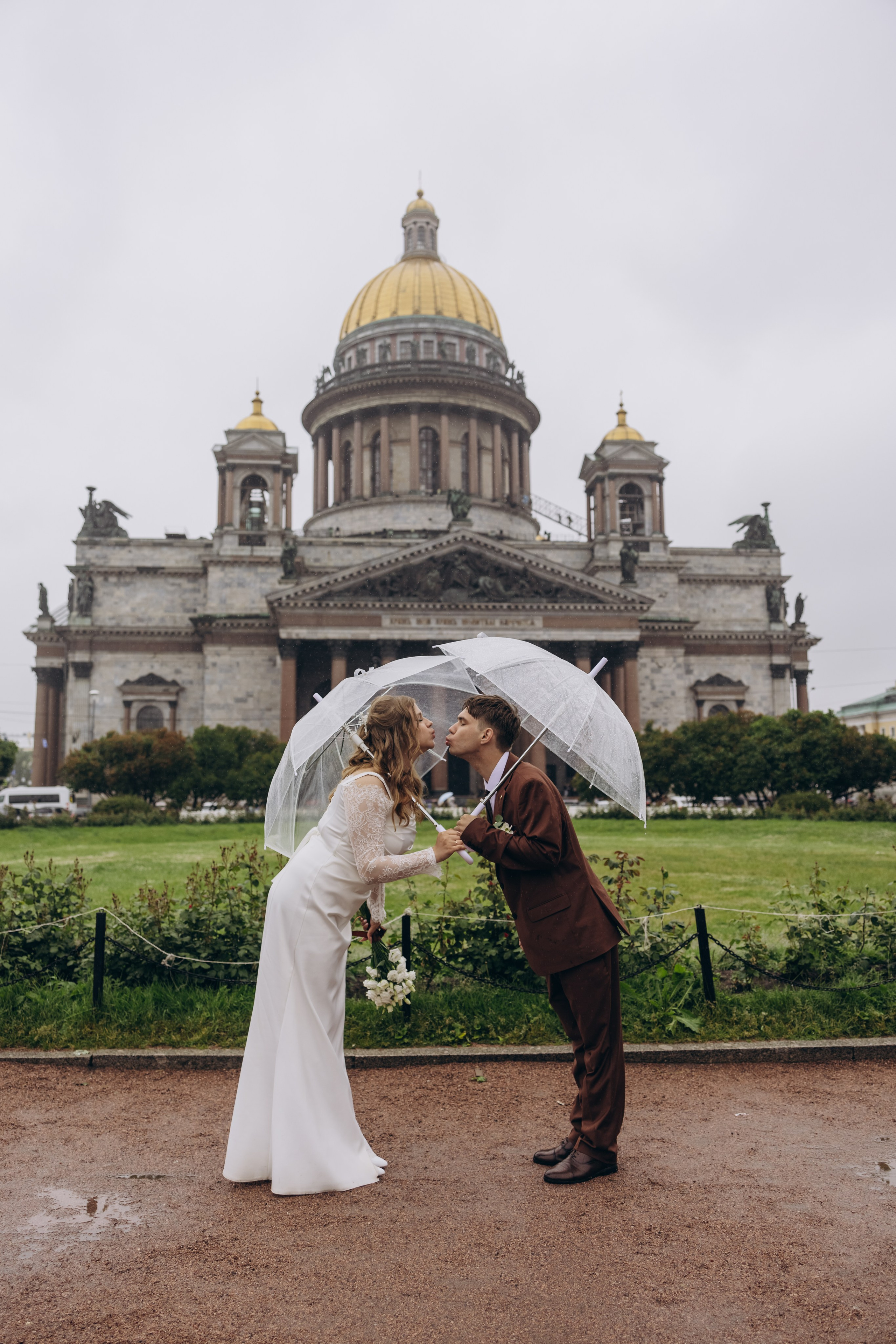 Главный день под аккомпанемент дождя. Семейный и свадебный фотограф в Санкт-Петербурге Екатерина Васильева