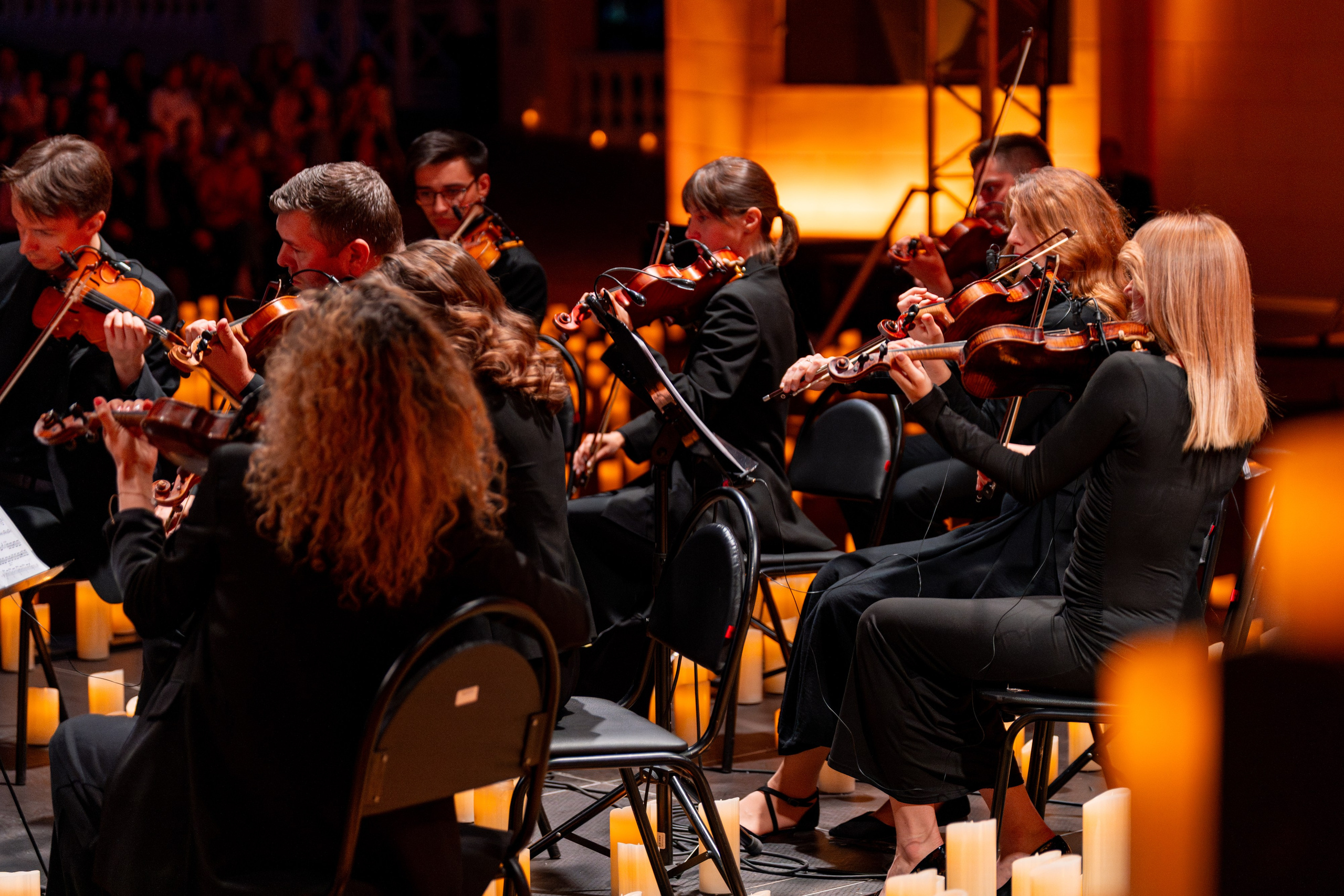 Симфонический оркестр Lumisfera при свечах. Фотограф Никита Комаров