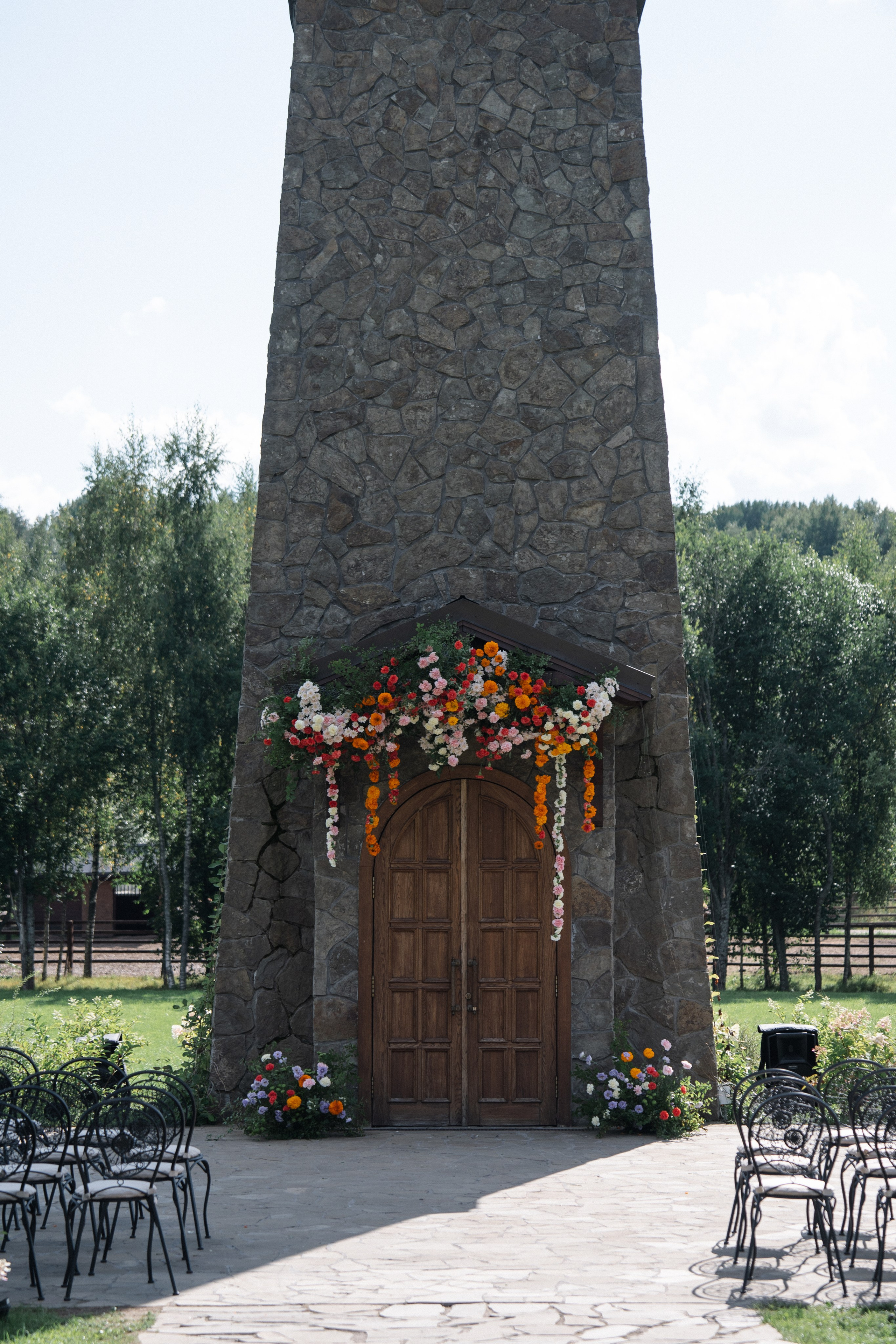 Арина & Иван. Камерная свадьба на природе в стиле в расслабленном стиле. Свадебный фотограф организатор в Санкт-Петербурге Ассоль Опарина
