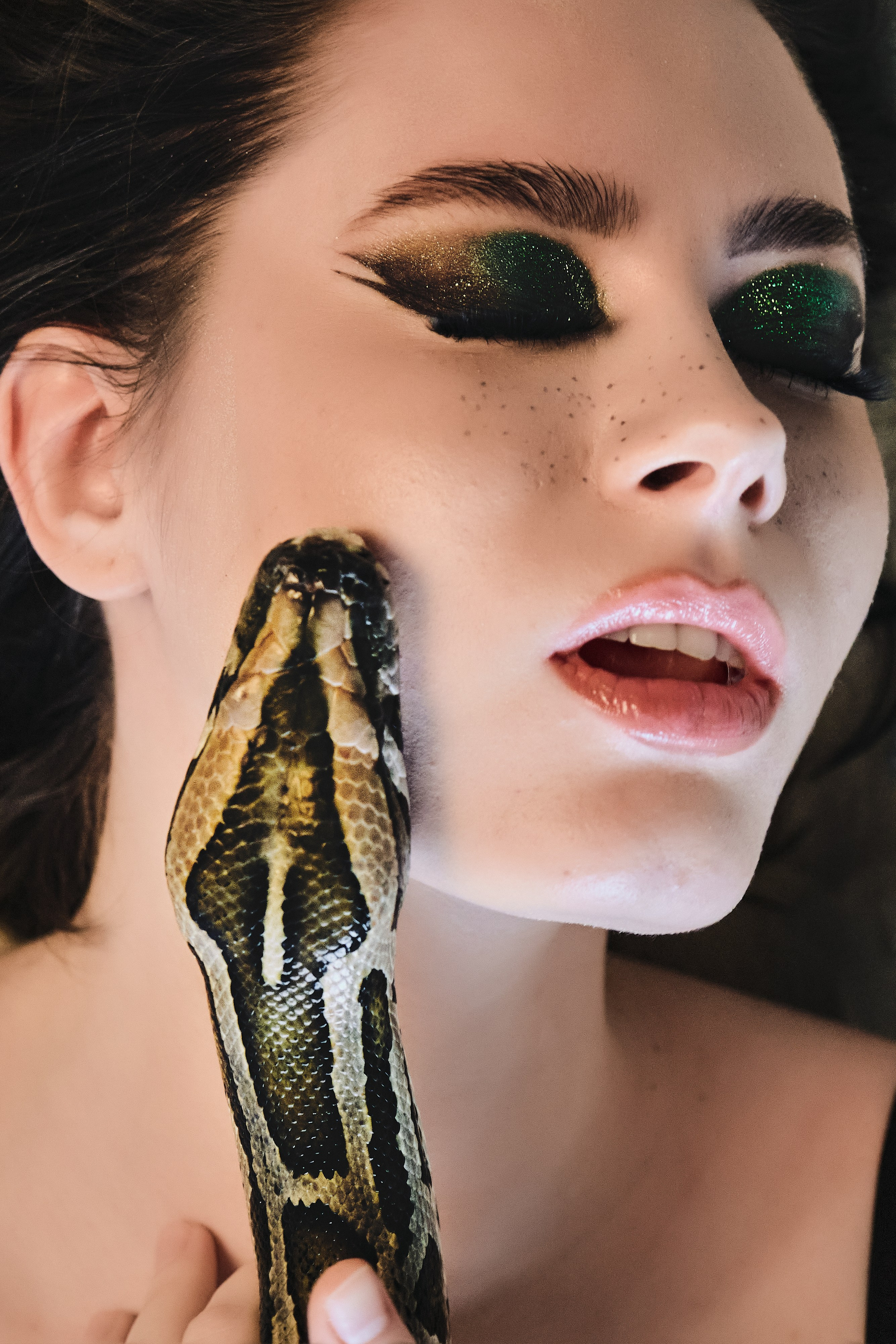 Фотосессия со змеёй в Москве — съёмки в студии с проверенными заводчиками. Портретный фотограф в Москве — Виктория Колышева