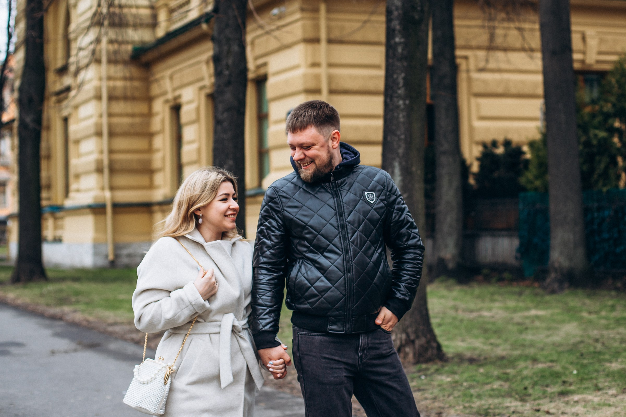 Максим и Юлия в апреле. Фотопрогулка в Петербурге. Индивидуальный и семейный фотограф в Санкт-Петербурге