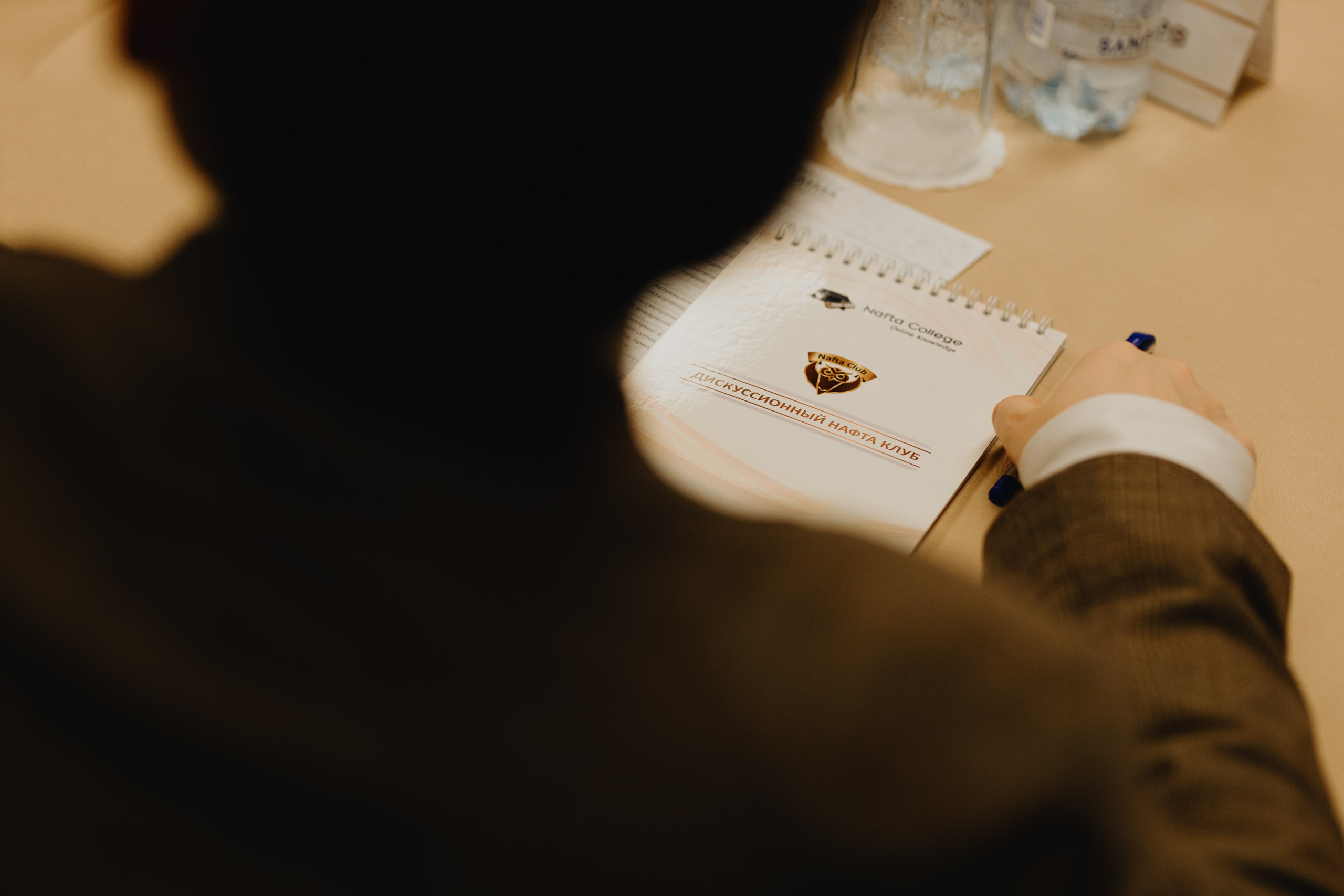 Nafta Club. Дискуссионный клуб. Фотограф Илья Чернов